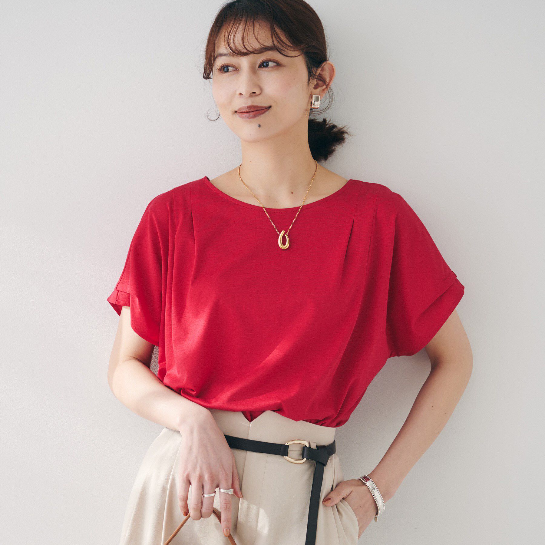 UNTITLED「【洗える】タック入りフレンチスリーブプルオーバー」|Tシャツ・カットソー|レッド(062)