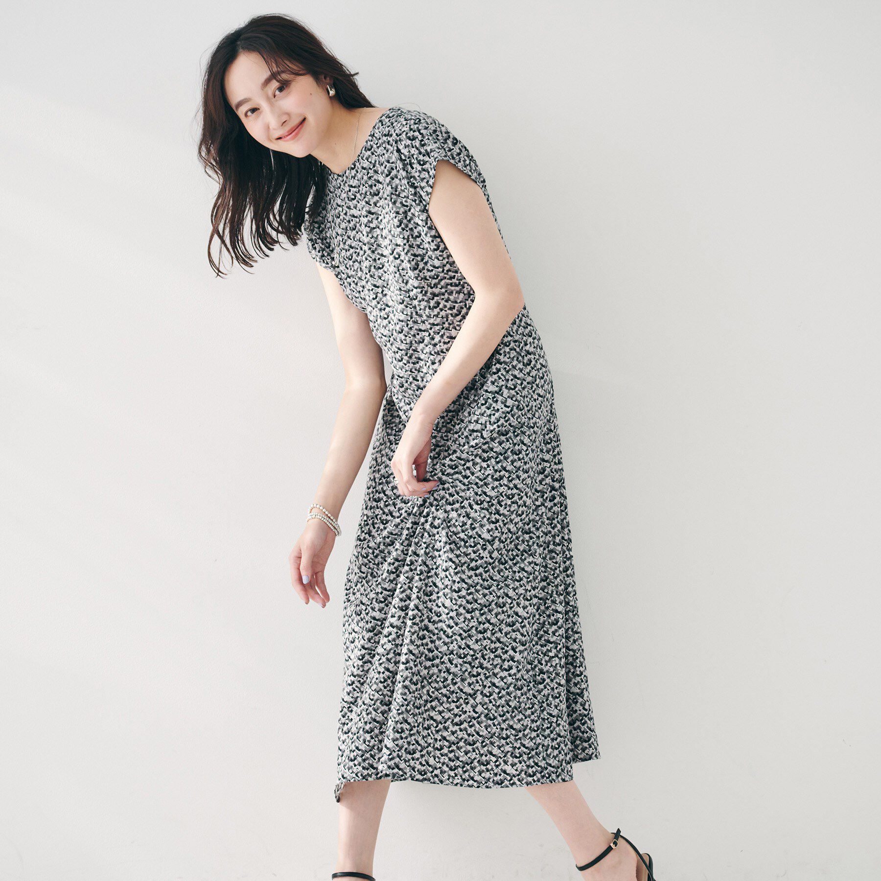 UNTITLED「【きれいめ/洗える/夏ワンピ】モザイク柄ワンピース」|ワンピース|