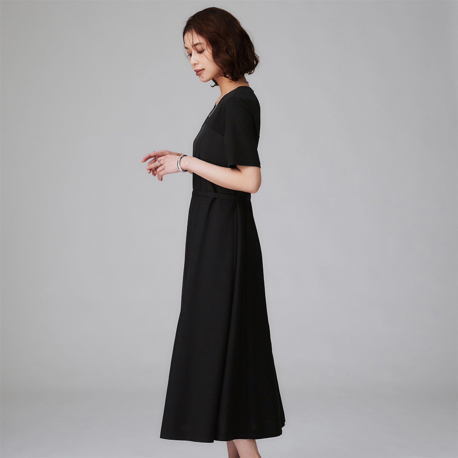 UNTITLED「【きれいめカジュアル/セミフレア】異素材ドッキングワンピース」|ワンピース|