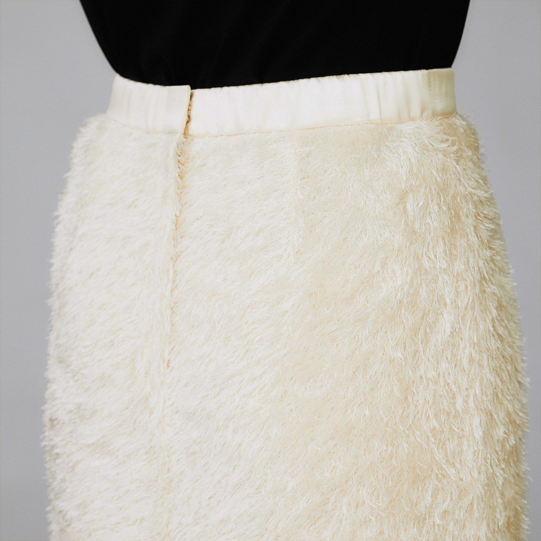 UNTITLED「【後ろウエストゴム/洗える/タイト】シャギーナロースカート」|スカート|