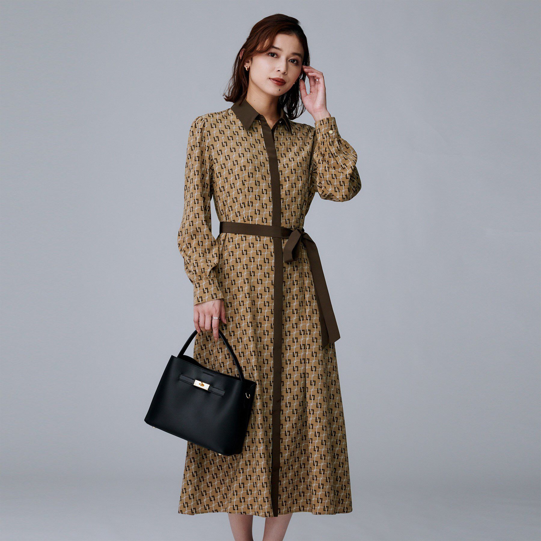 UNTITLED「【ウエストリボン/前開きボタン/レトロモダン】チェーン柄フレアワンピース」|ワンピース|