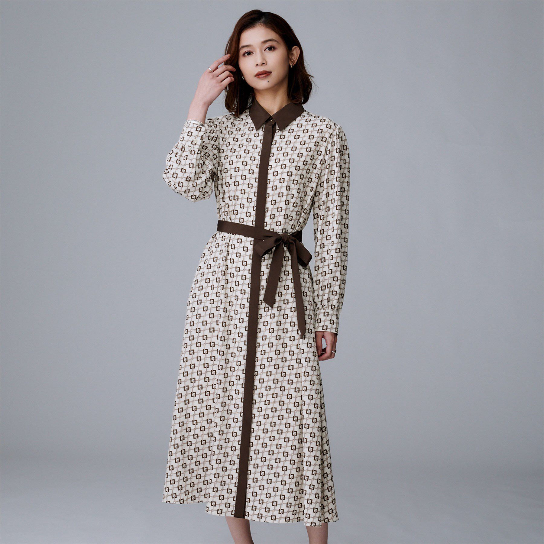 UNTITLED「【ウエストリボン/前開きボタン/レトロモダン】チェーン柄フレアワンピース」|ワンピース|