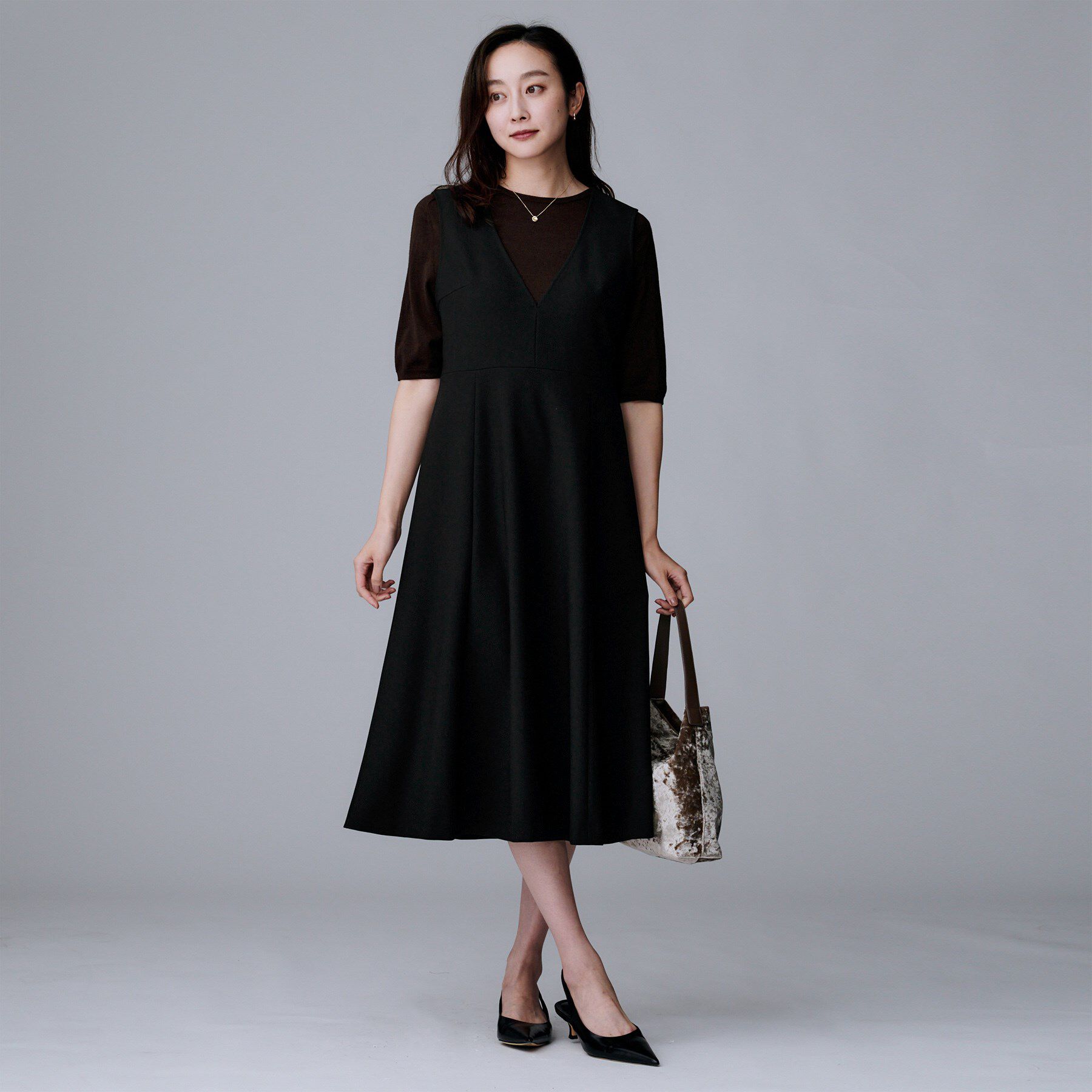 UNTITLED「【Aライン/ワンピース】Vネックジャンパースカート」|ワンピース|