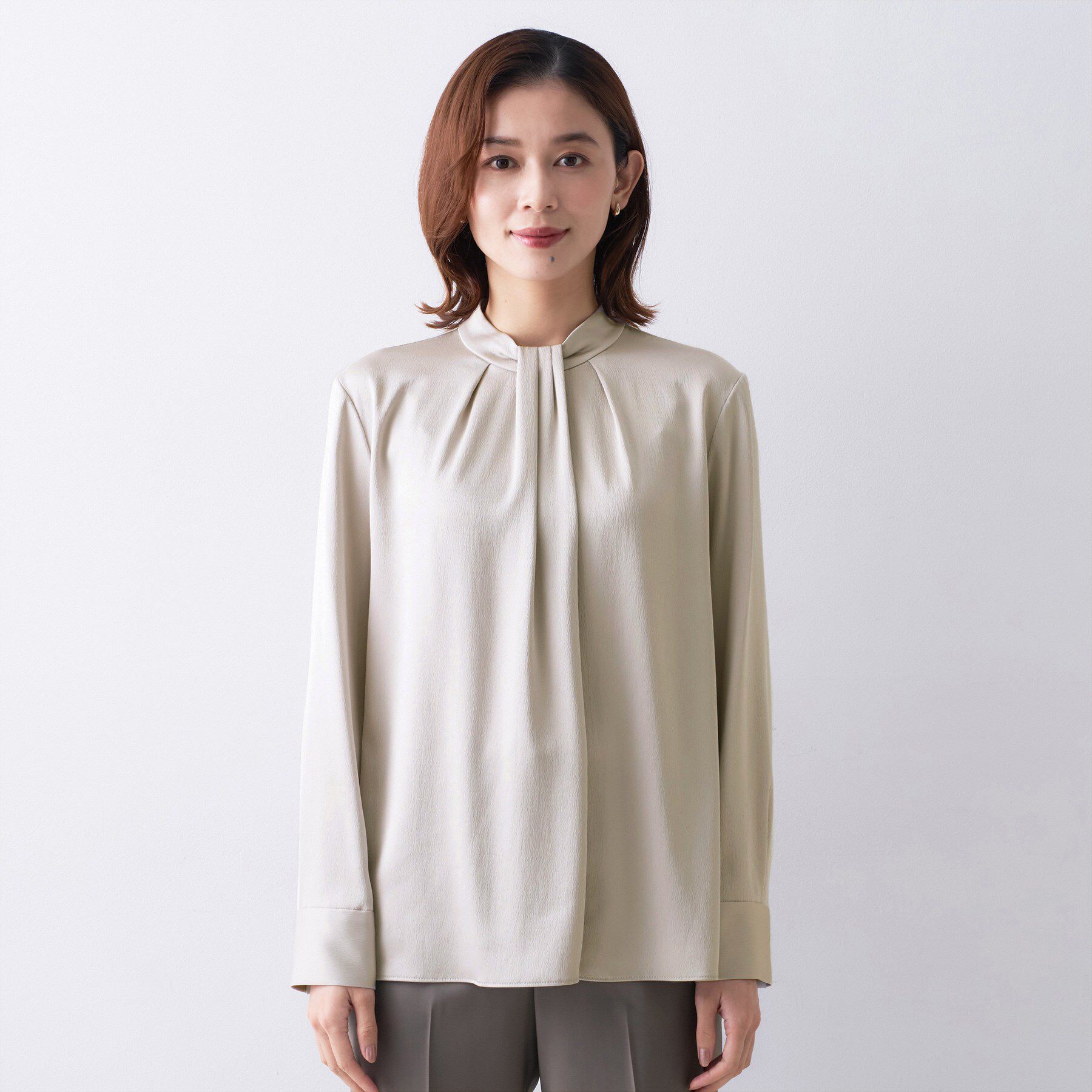 UNTITLED「【きれいめ/お仕事着】サテンドレープブラウス」|シャツ・ブラウス|