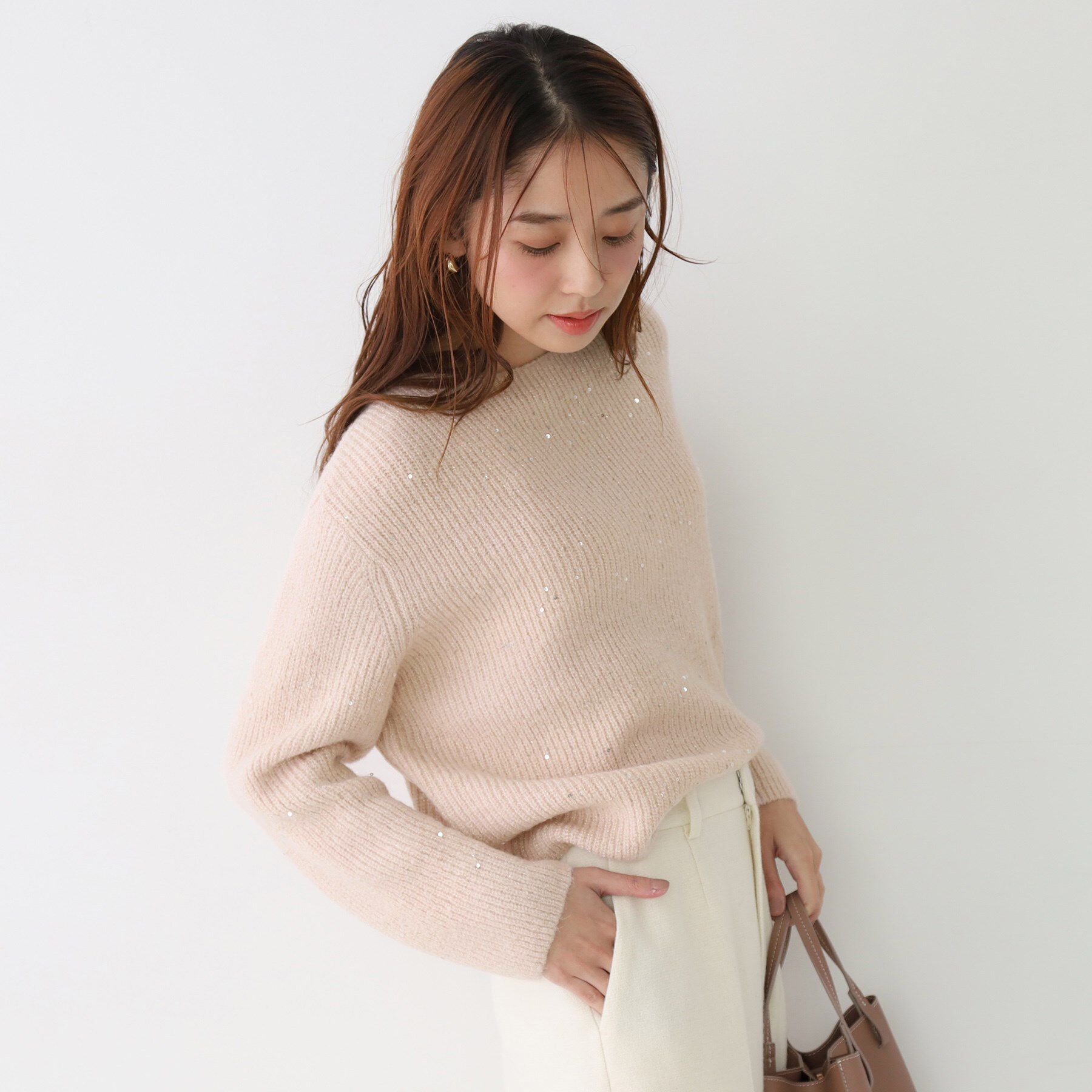 COUP DE CHANCE「【手洗い可】スパンコール付ニットトップス」|ニット・セーター|グレージュ(050)