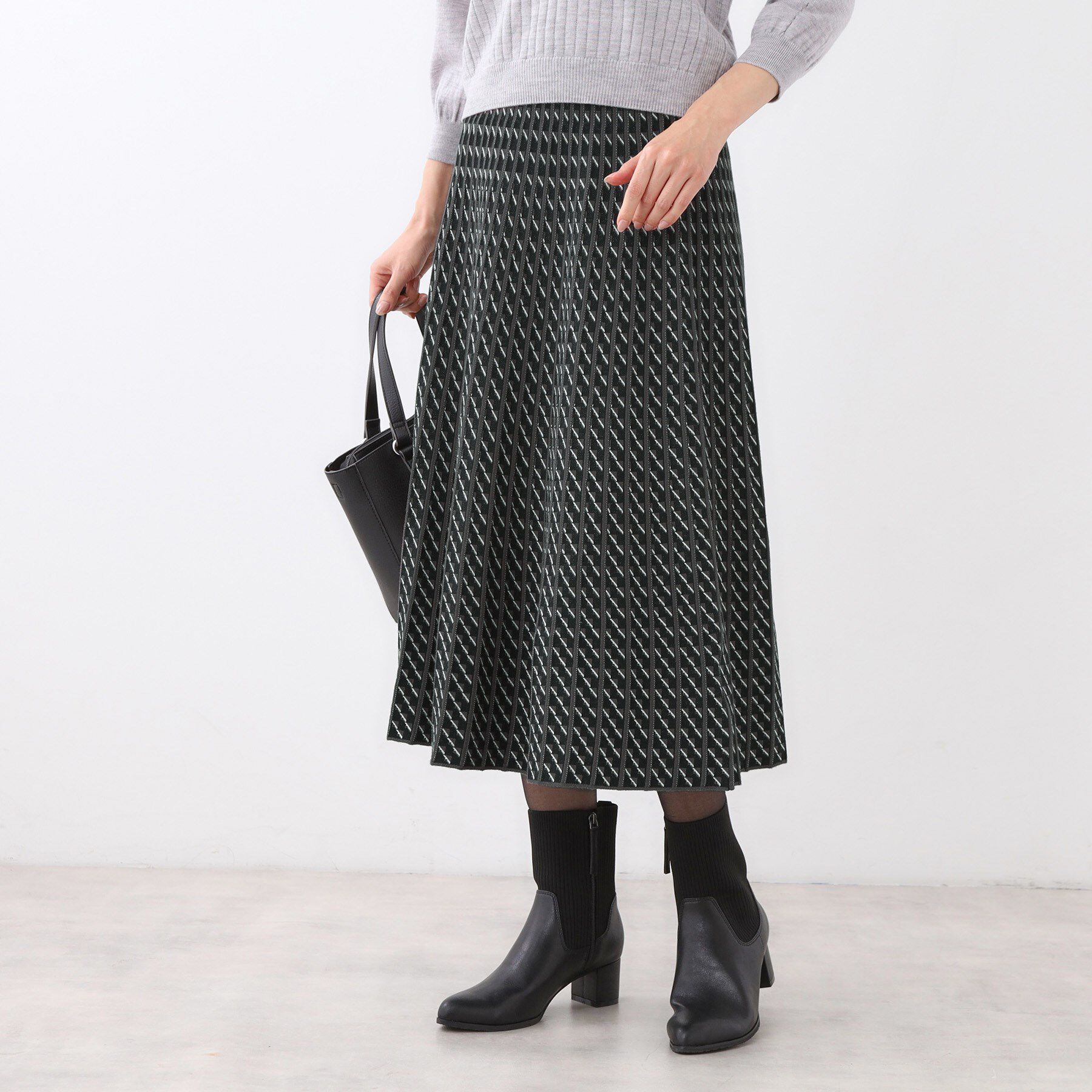 Reflect「【WEB先行カラーあり／セットアップ可】幾何調柄ニットスカート」|スカート|