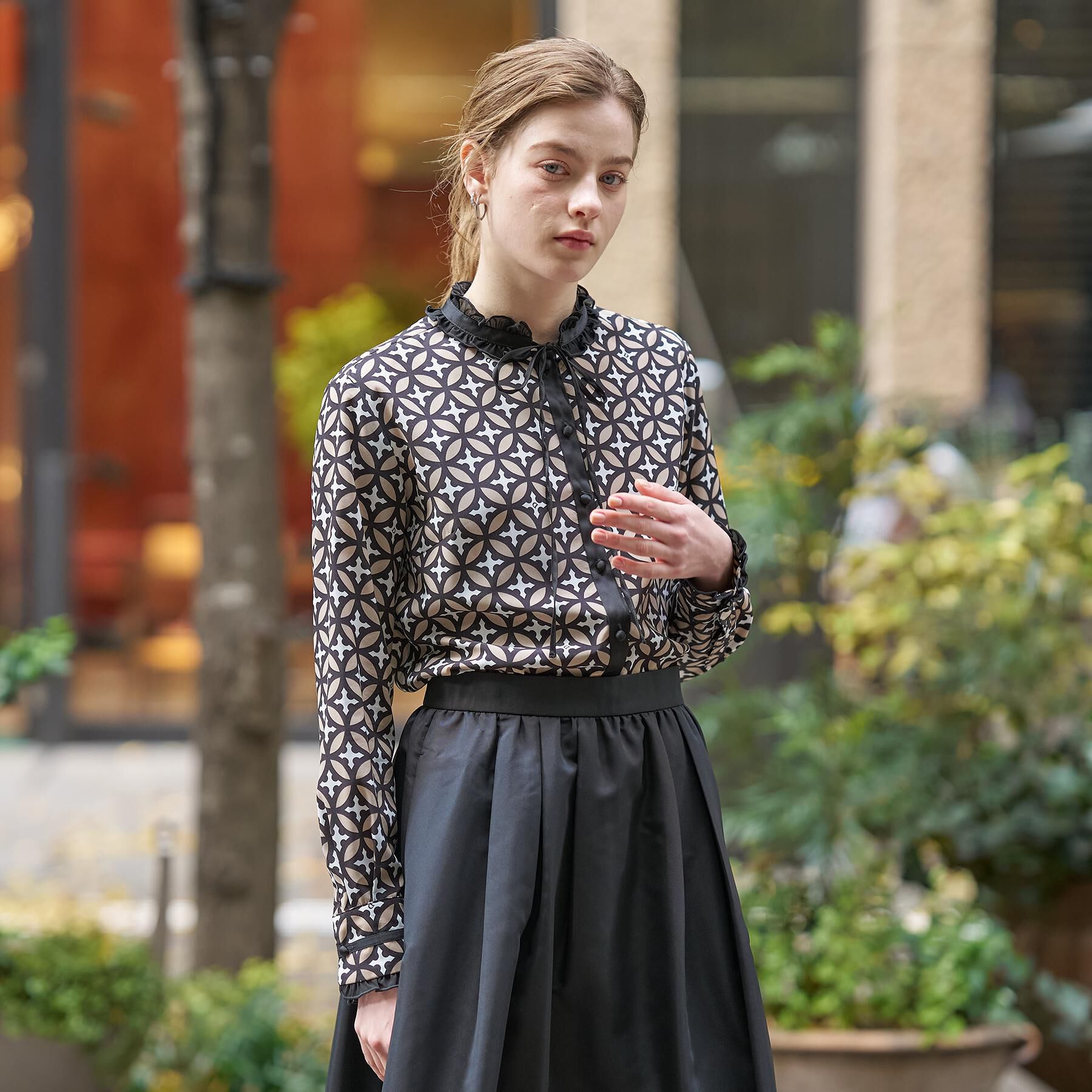 DRESSTERIOR「【モデル美香&times;DRESSTERIOR】コラボレーション オーバーラップサークルブラウス」|シャツ・ブラウス|