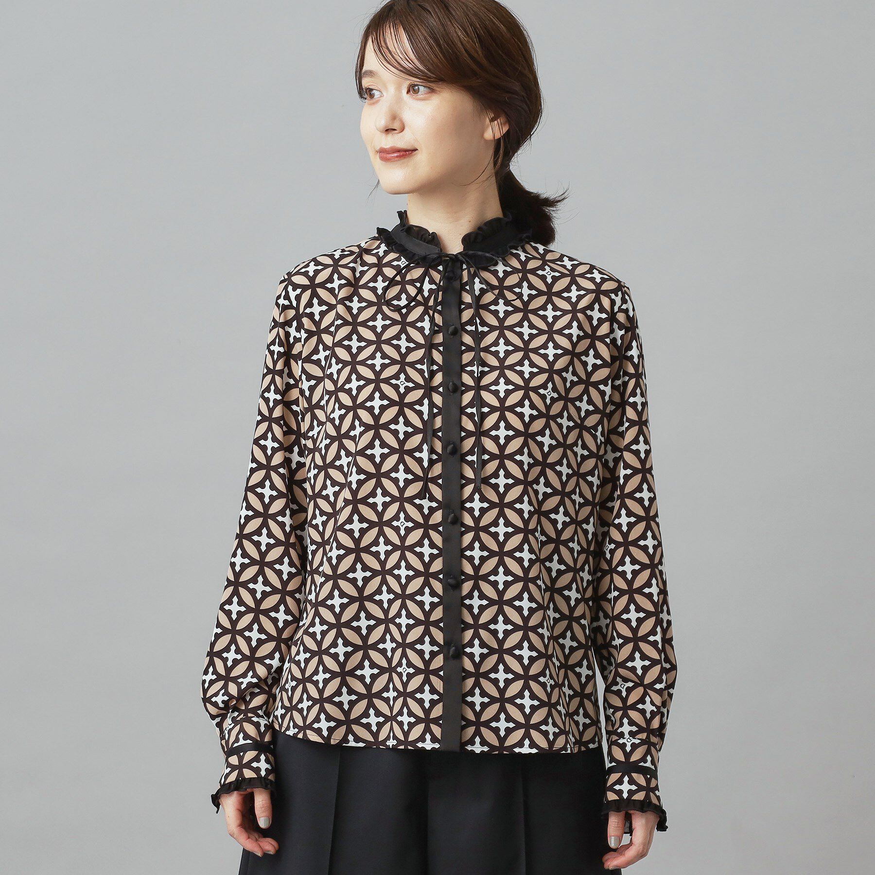 DRESSTERIOR「【モデル美香&times;DRESSTERIOR】コラボレーション オーバーラップサークルブラウス」|シャツ・ブラウス|