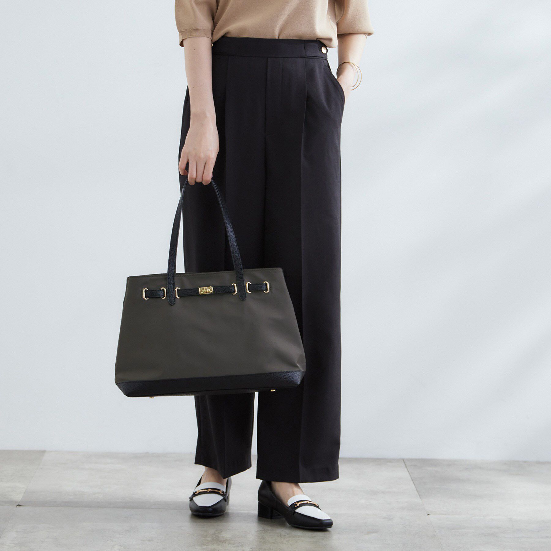 grove「【撥水・軽量】ベルトナイロンコンビA4トート」|トートバッグ|