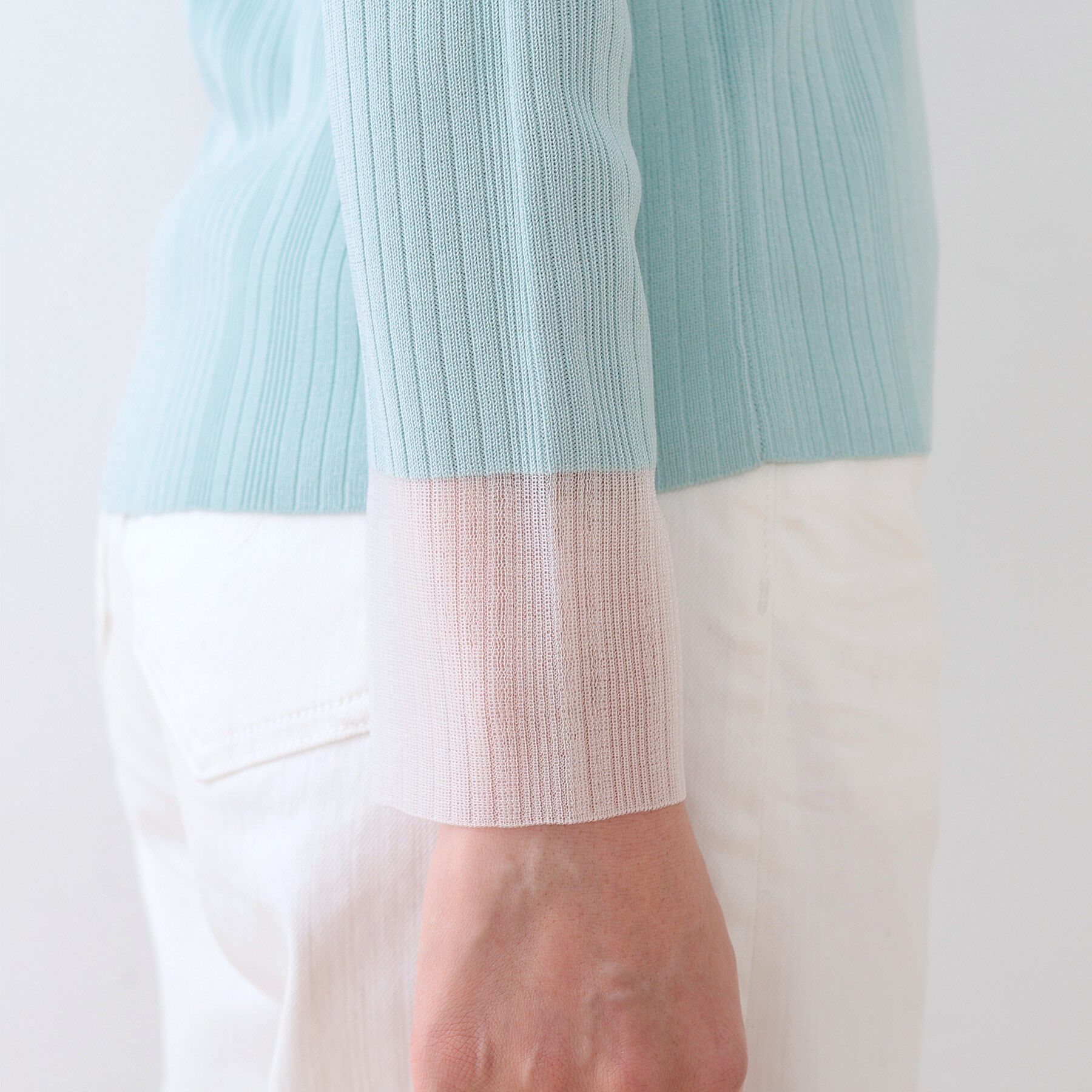 INDIVI「【洗える／袖口シアー】コンパクトVネックニット」|ニット・セーター|