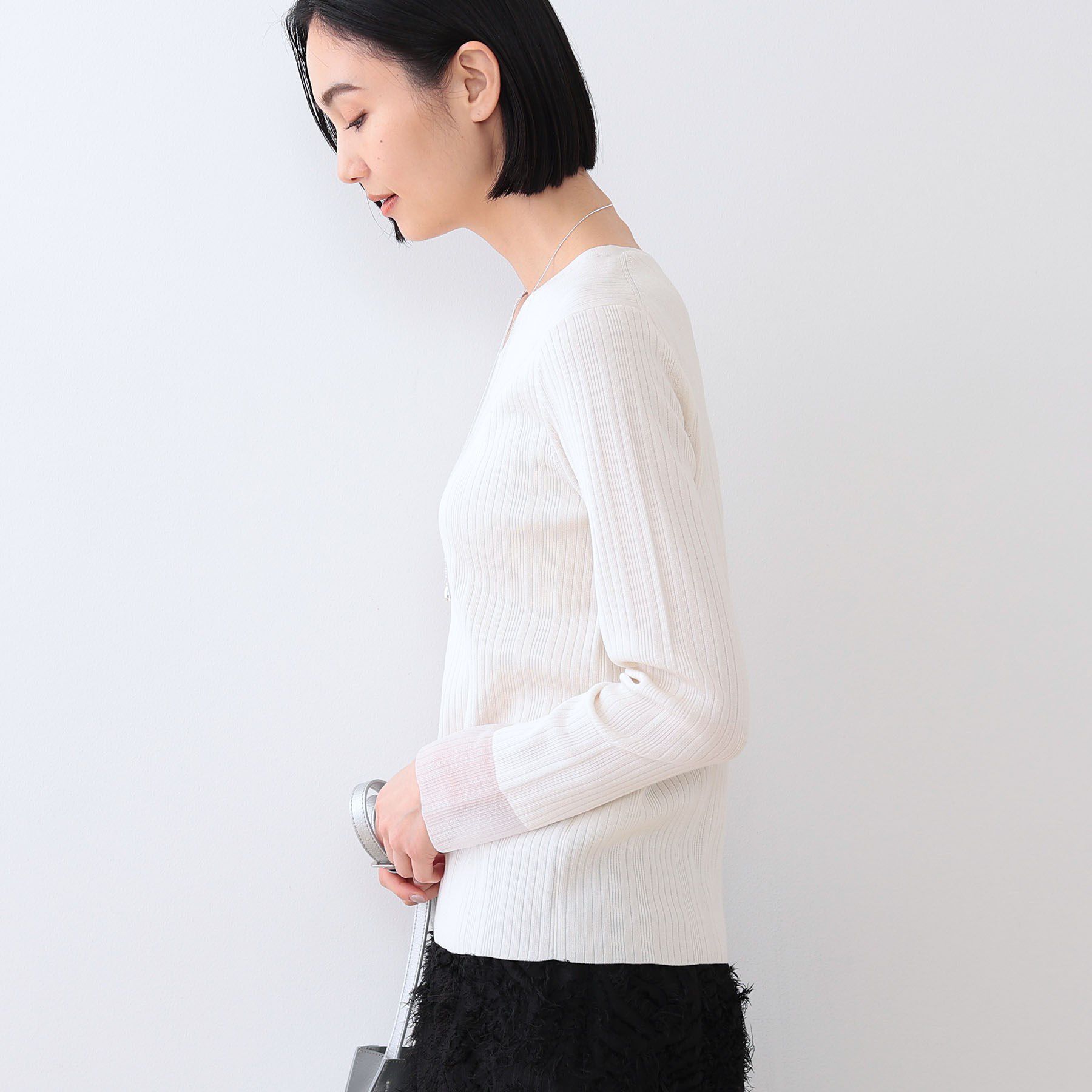 INDIVI「【洗える／袖口シアー】コンパクトVネックニット」|ニット・セーター|