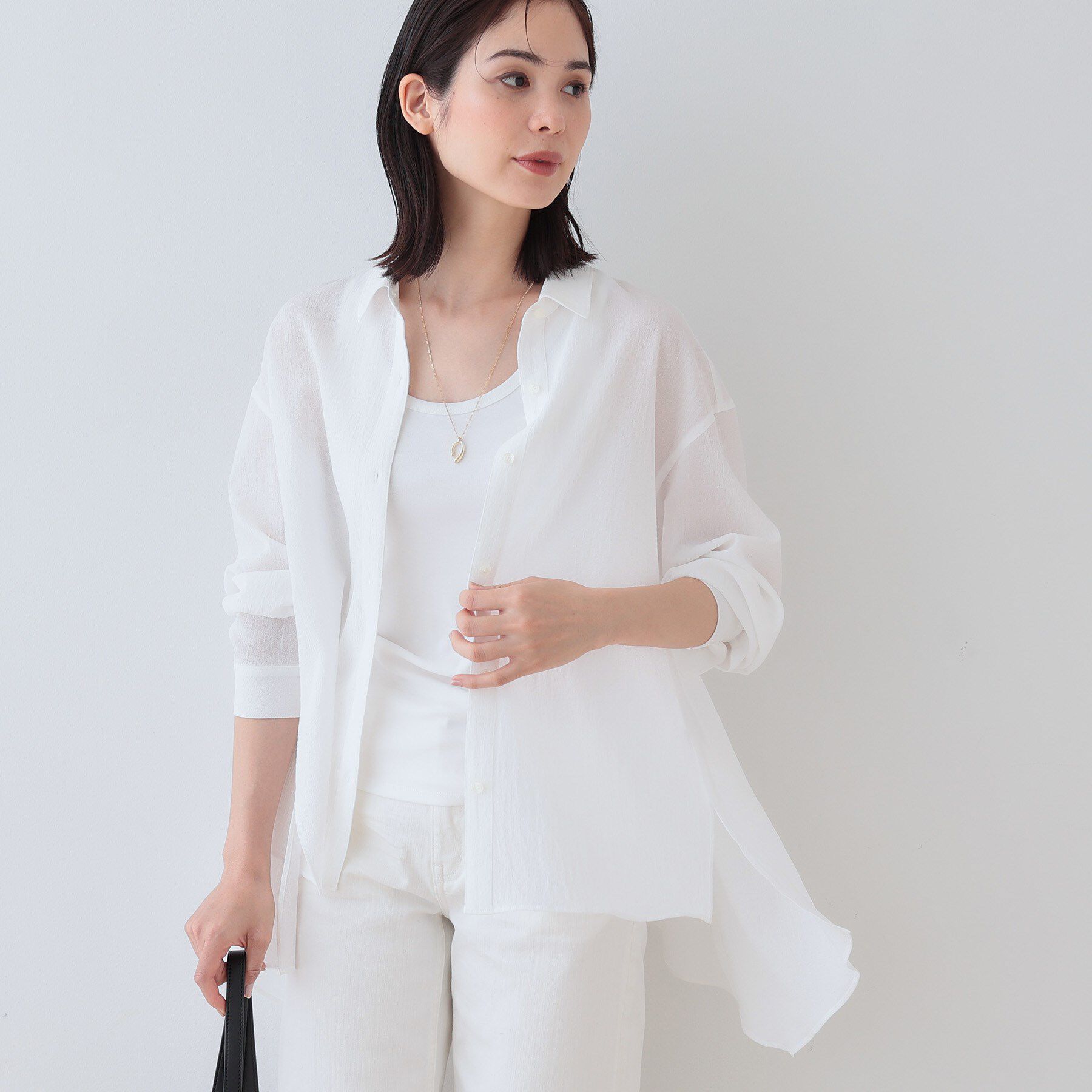 INDIVI「【洗える／凹凸素材】ハンカチーフヘム エアリーブラウス」|シャツ・ブラウス|ホワイト(001)