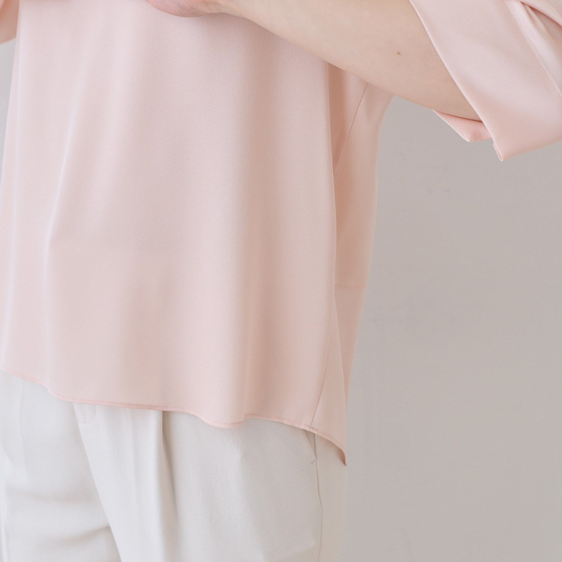 INDIVI「【洗える／5分袖】シルク風素材オフィスブラウス」|シャツ・ブラウス|