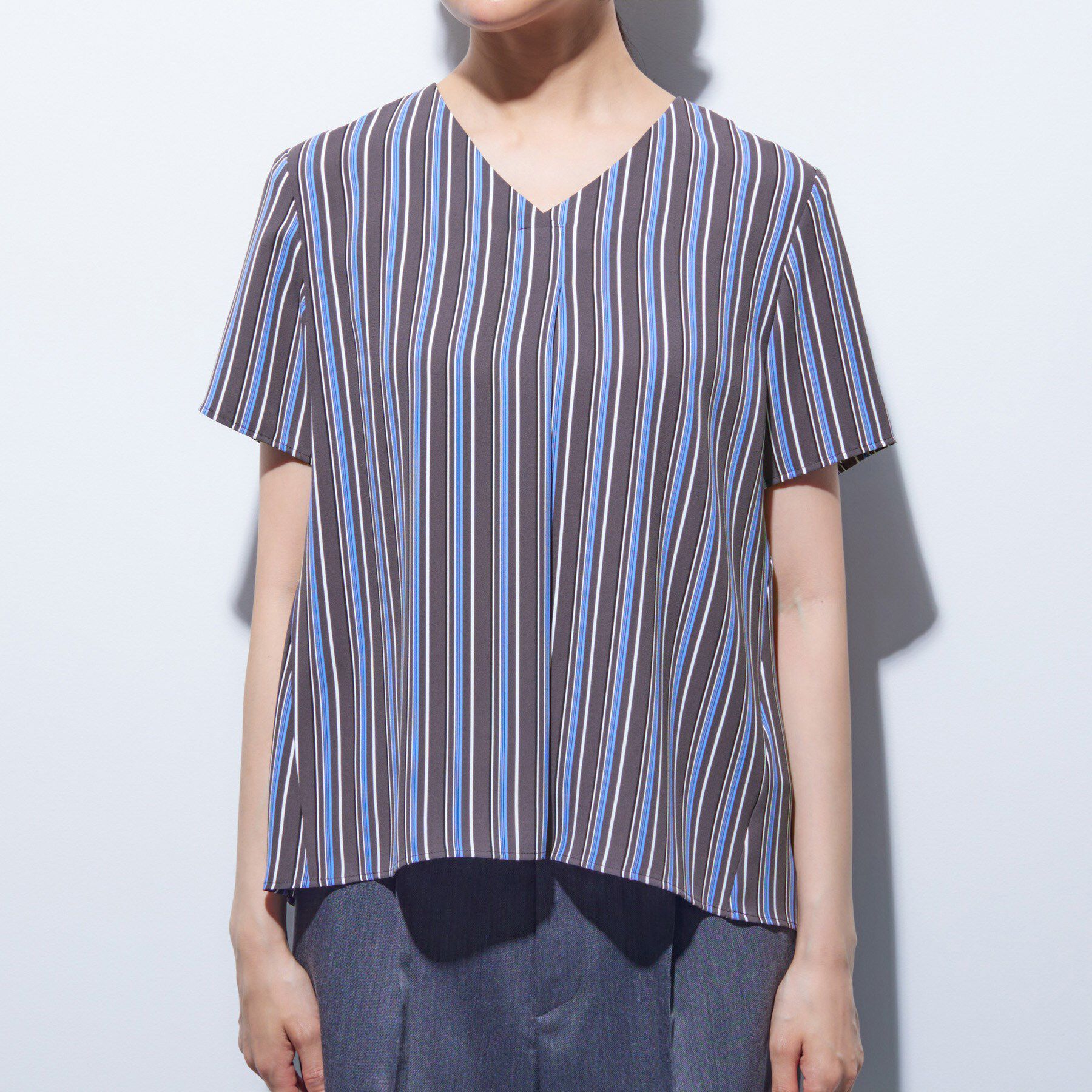 INDIVI「【洗える／通勤】無地＆マルチストライプ柄Vネックブラウス」|シャツ・ブラウス|