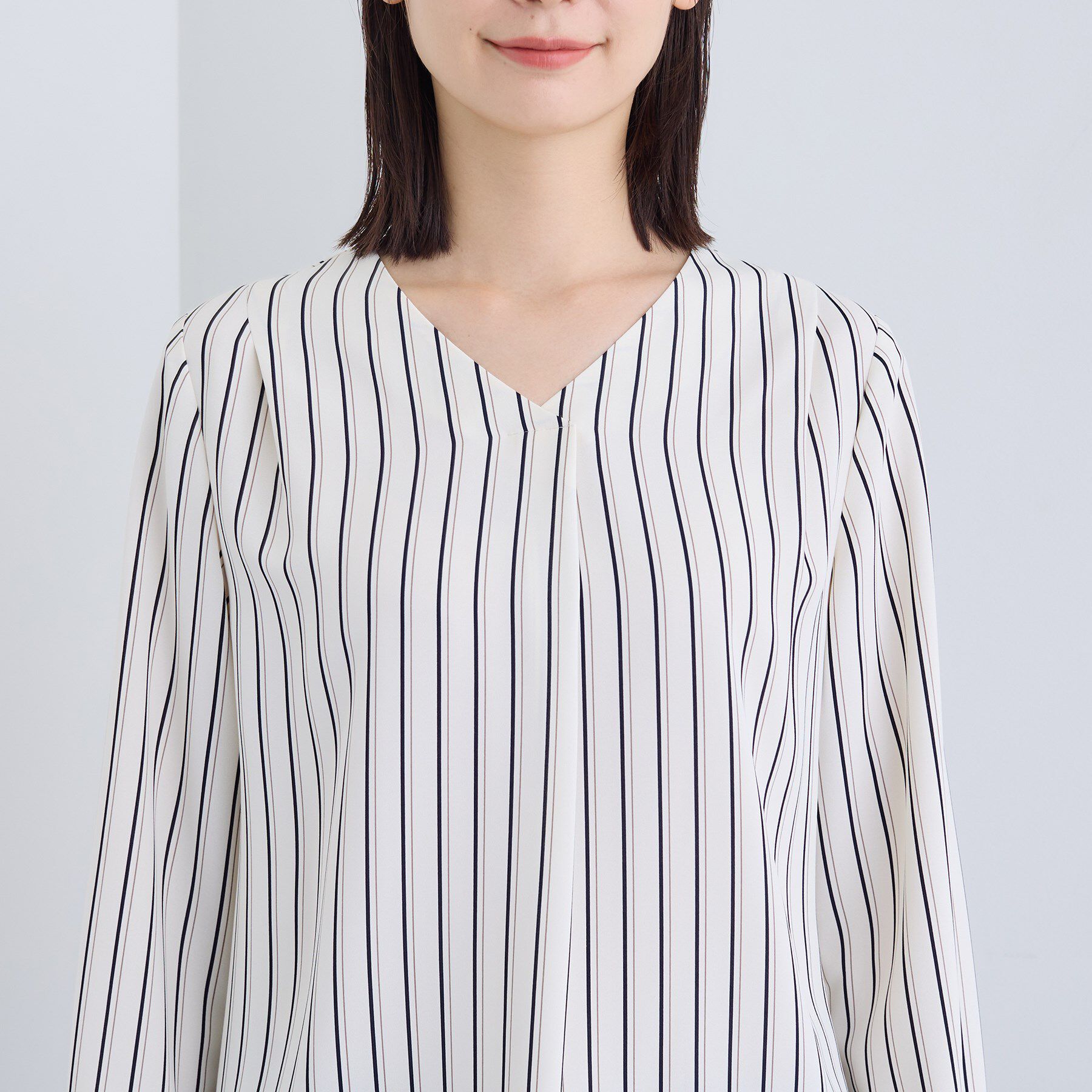 INDIVI「【通勤／イージーケア】Vネック ジョーゼットブラウス」|シャツ・ブラウス|