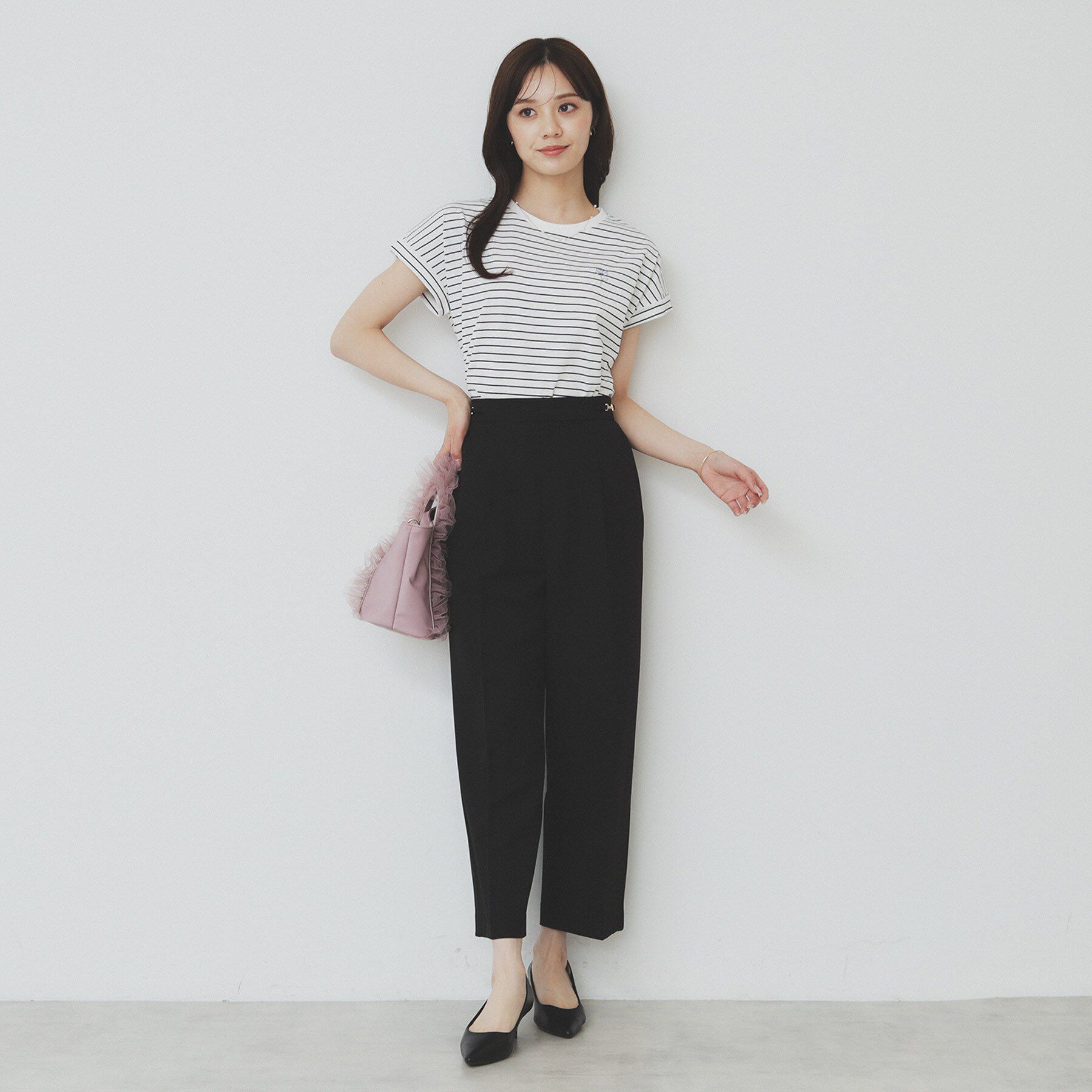 index「《6色展開/S-3Lサイズ》フラワー刺繍Tシャツ【汗ジミ防止/吸水速乾/接触冷感/UVケア/洗濯機洗」|Tシャツ・カットソー|