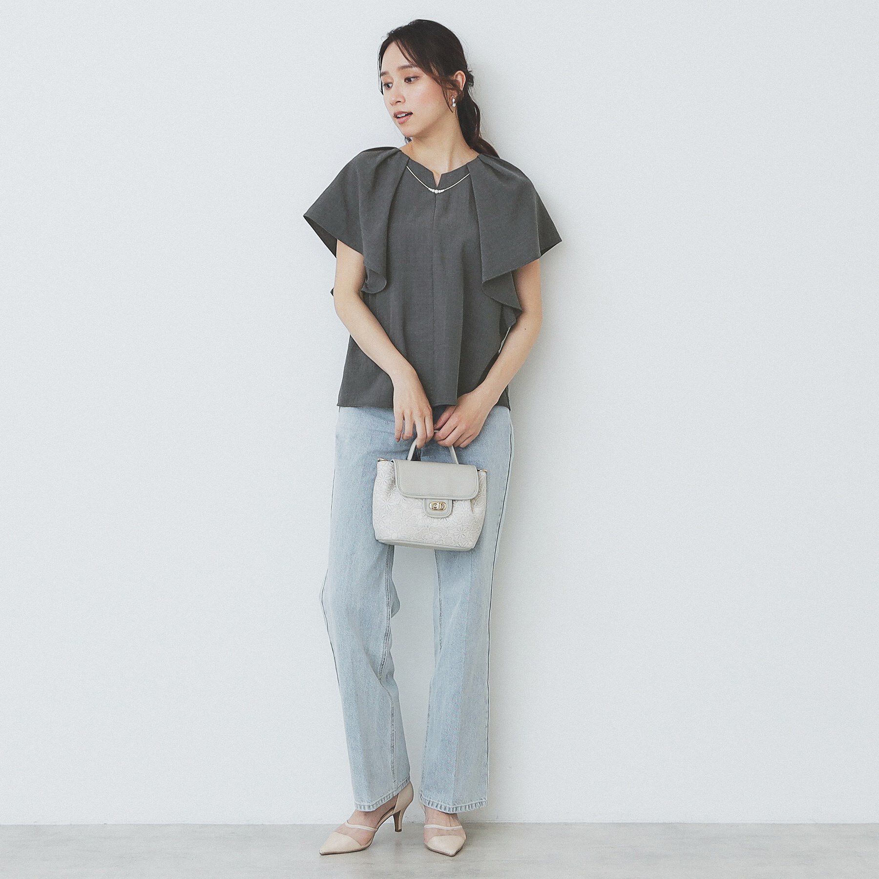 index「《7色展開/S-LLサイズ》フリルタックスリーブキーネックブラウス【吸水速乾/洗濯機可/イージーアイ」|シャツ・ブラウス|