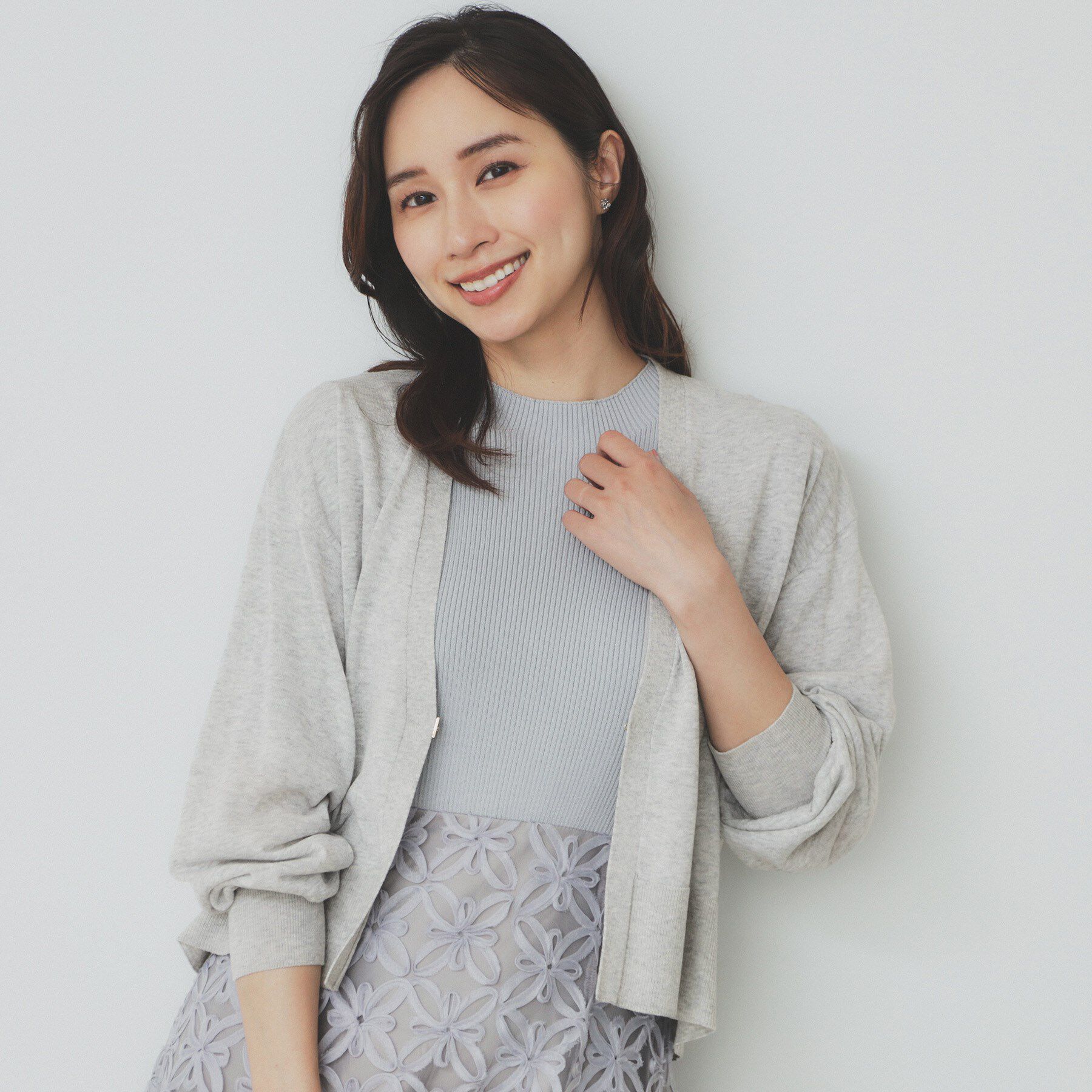 index「《5色展開》コンパクトショートカーディガン【洗濯機洗い可】」|カーディガン|グレー(812)