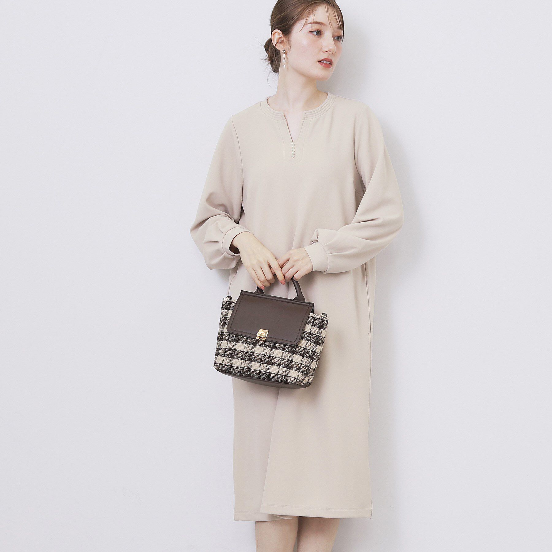 index「パール調ボタン付きキーネックワンピース【洗濯機OK】《S～3L》」|ワンピース|