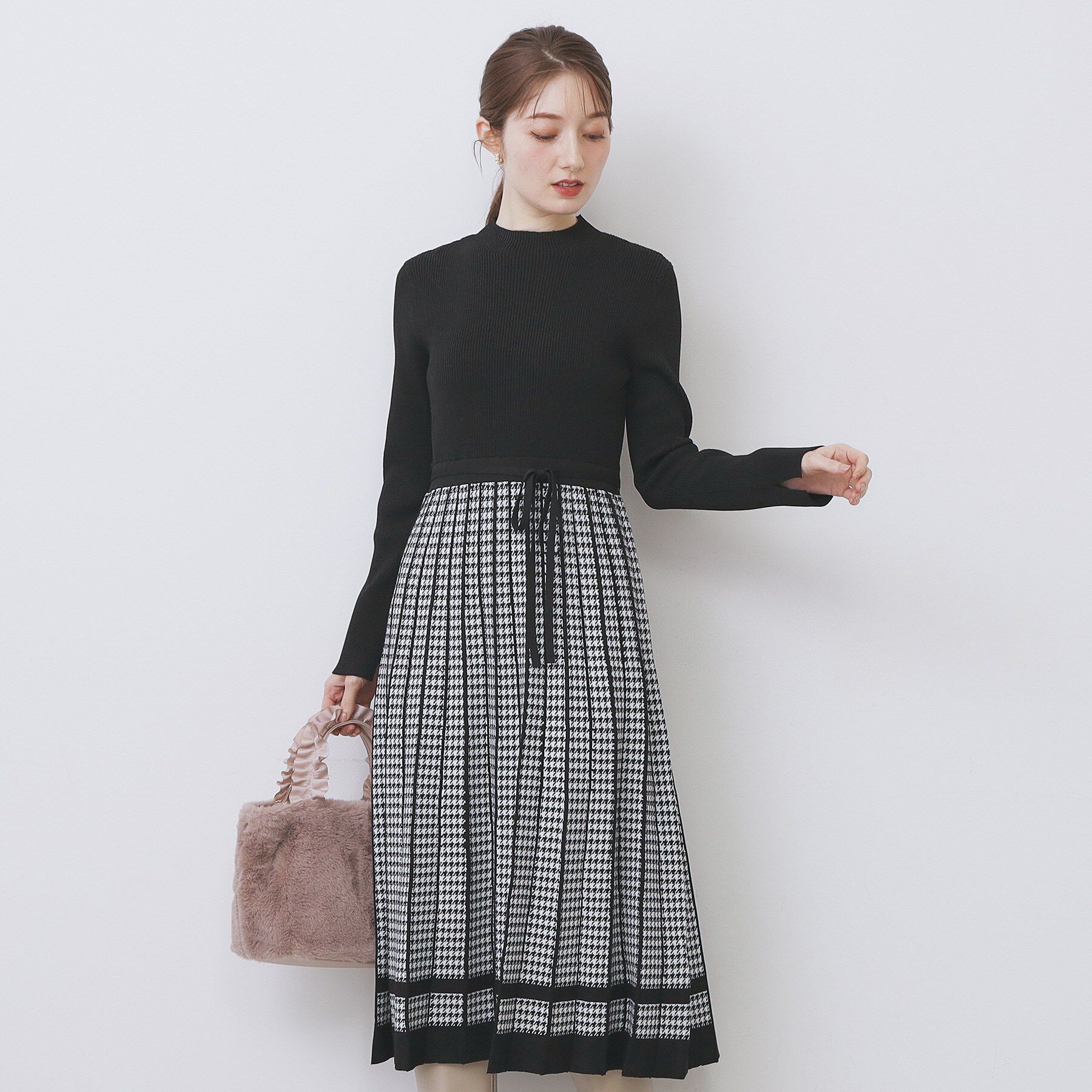 index「千鳥チェックバイカラーニットワンピース【洗濯機OK/抗ピル】」|ワンピース|ブラック(019)