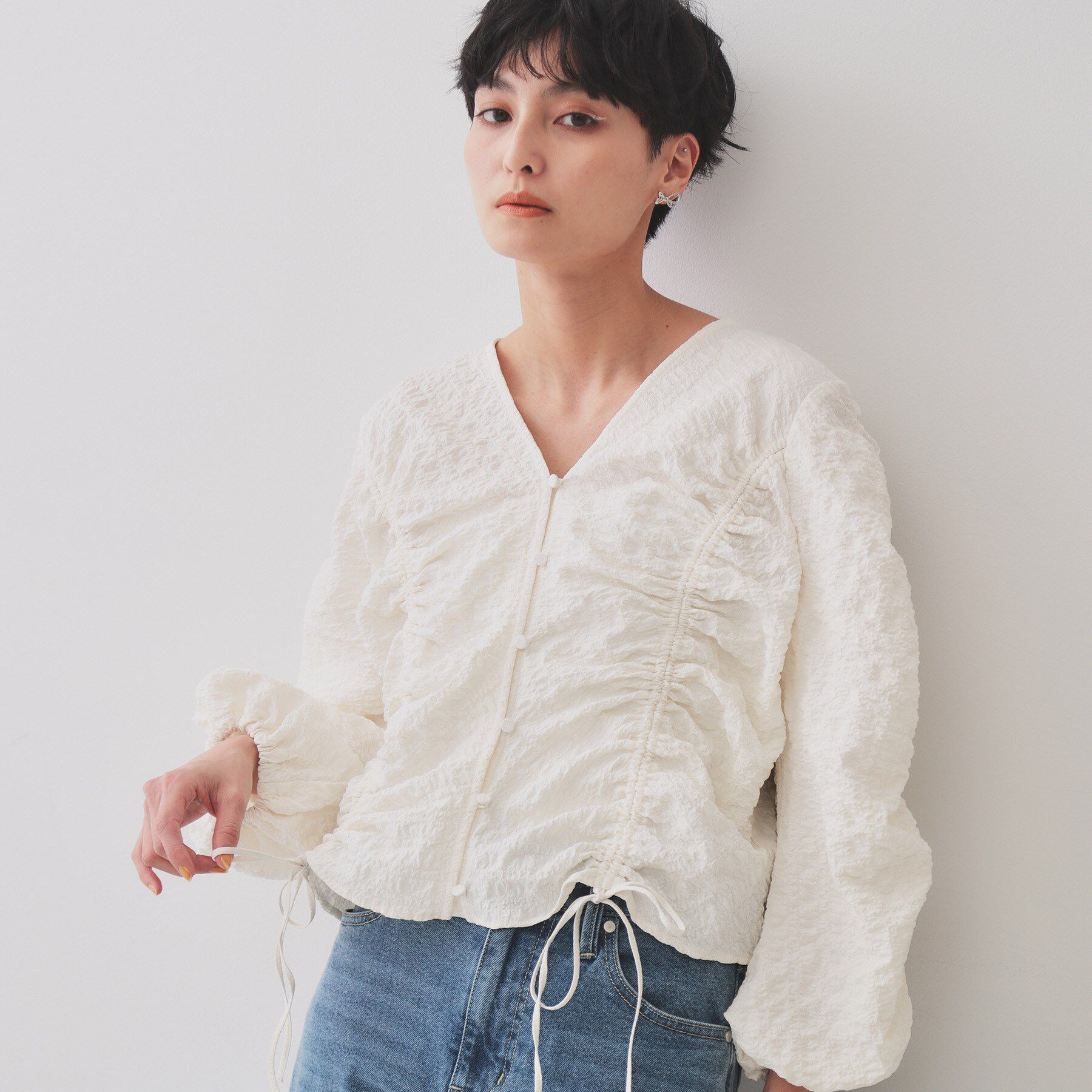OPAQUE.CLIP「ふくれジャカードシャーリングデザインブラウス【洗濯機洗い可】」|シャツ・ブラウス|オフホワイト(003