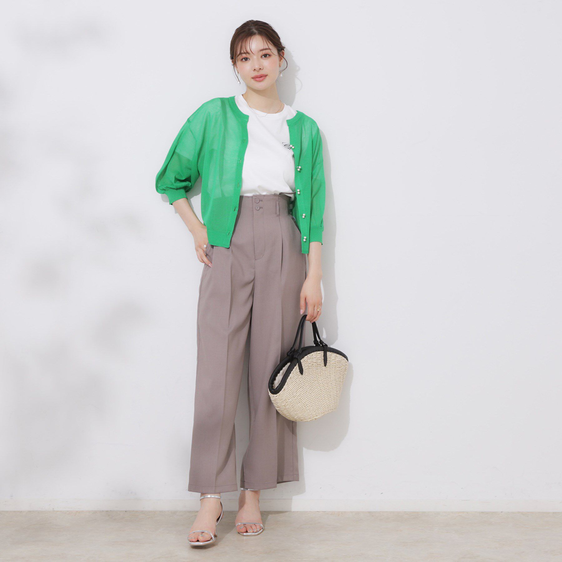 Couture broach「【前後2WAY・二の腕カバー】ダブルパール調釦5分袖シアーカーディガントップス」|カーディガン|