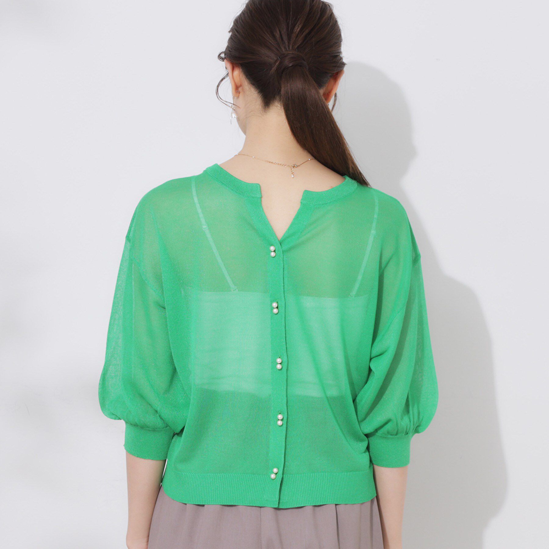 Couture broach「【前後2WAY・二の腕カバー】ダブルパール調釦5分袖シアーカーディガントップス」|カーディガン|