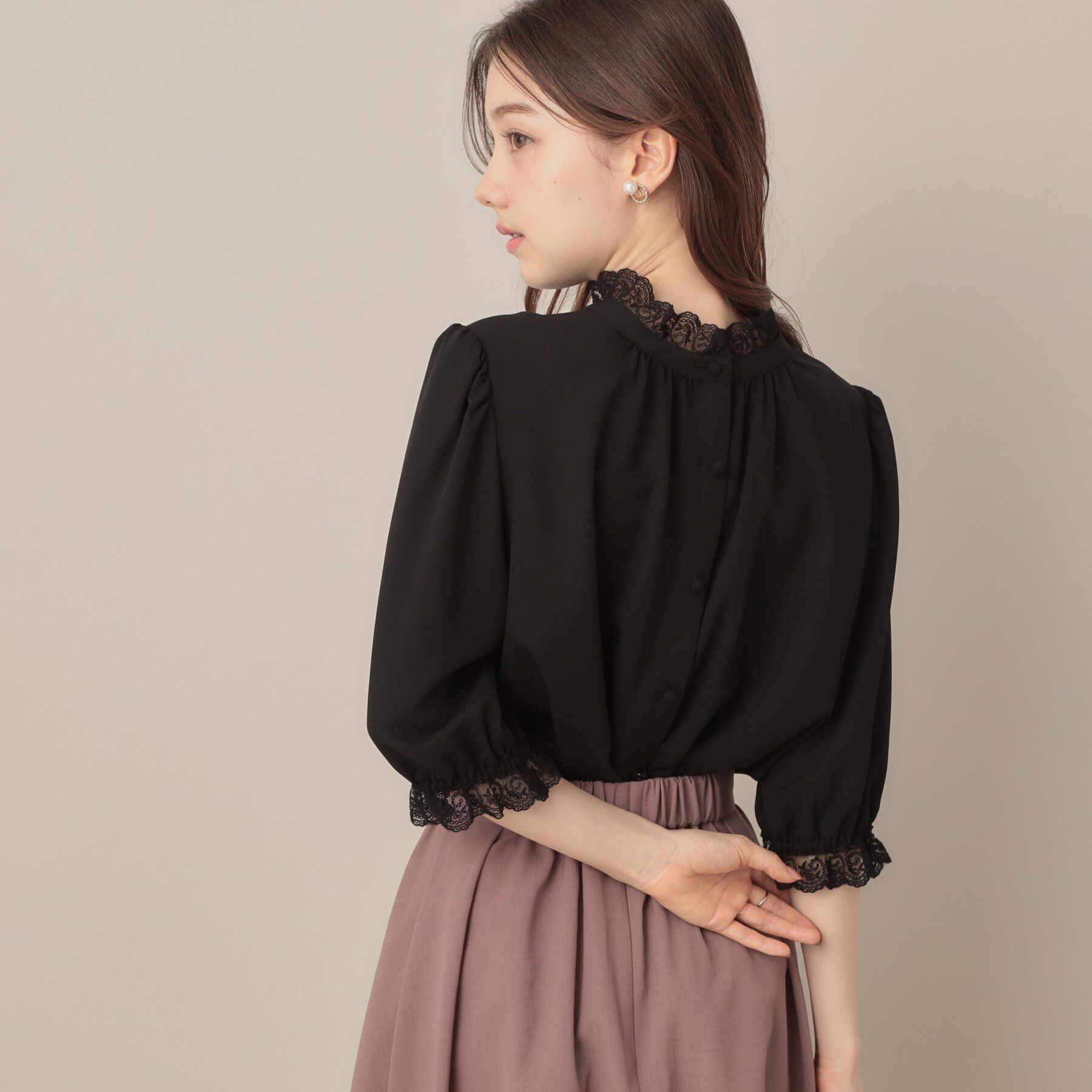 Couture broach「【華やか・大人可愛い・5分袖】エンブロレース前後2WAYブラウス」|シャツ・ブラウス|