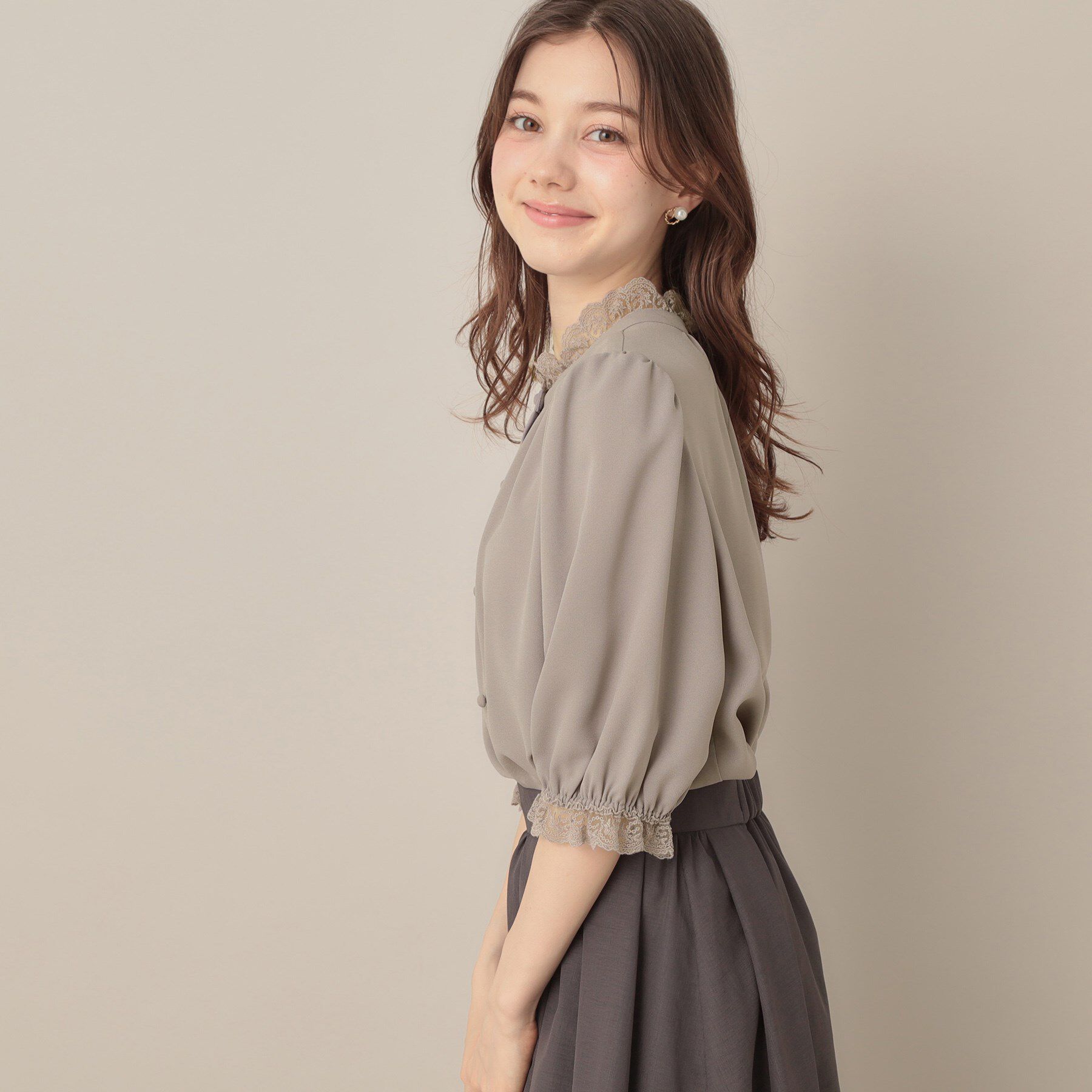 Couture broach「【華やか・大人可愛い・5分袖】エンブロレース前後2WAYブラウス」|シャツ・ブラウス|