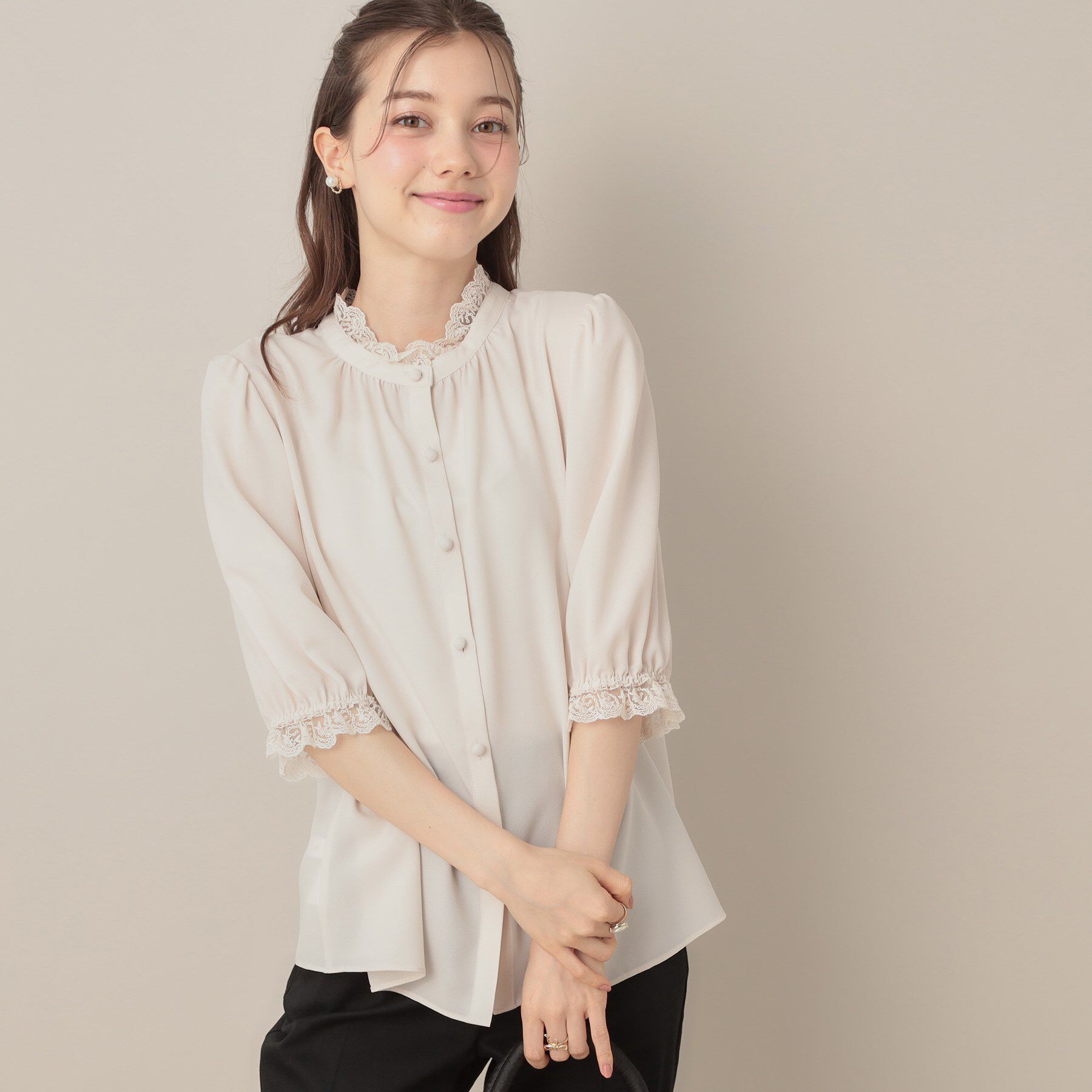 Couture broach「【華やか・大人可愛い・5分袖】エンブロレース前後2WAYブラウス」|シャツ・ブラウス|