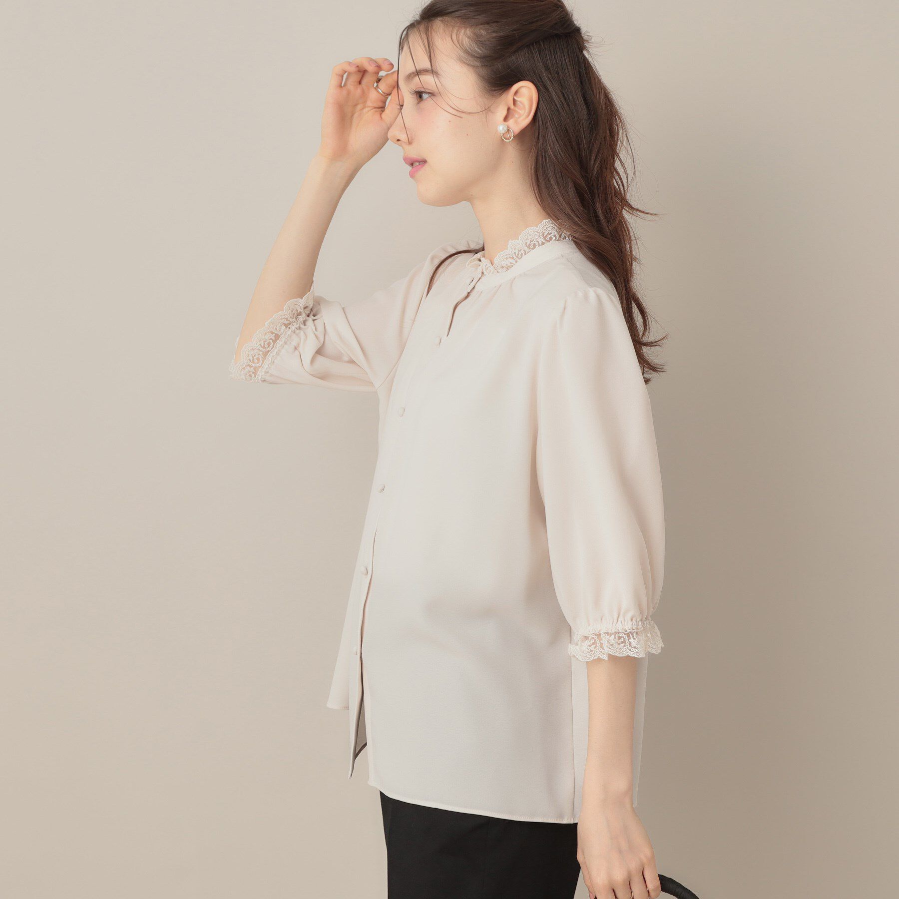 Couture broach「【華やか・大人可愛い・5分袖】エンブロレース前後2WAYブラウス」|シャツ・ブラウス|