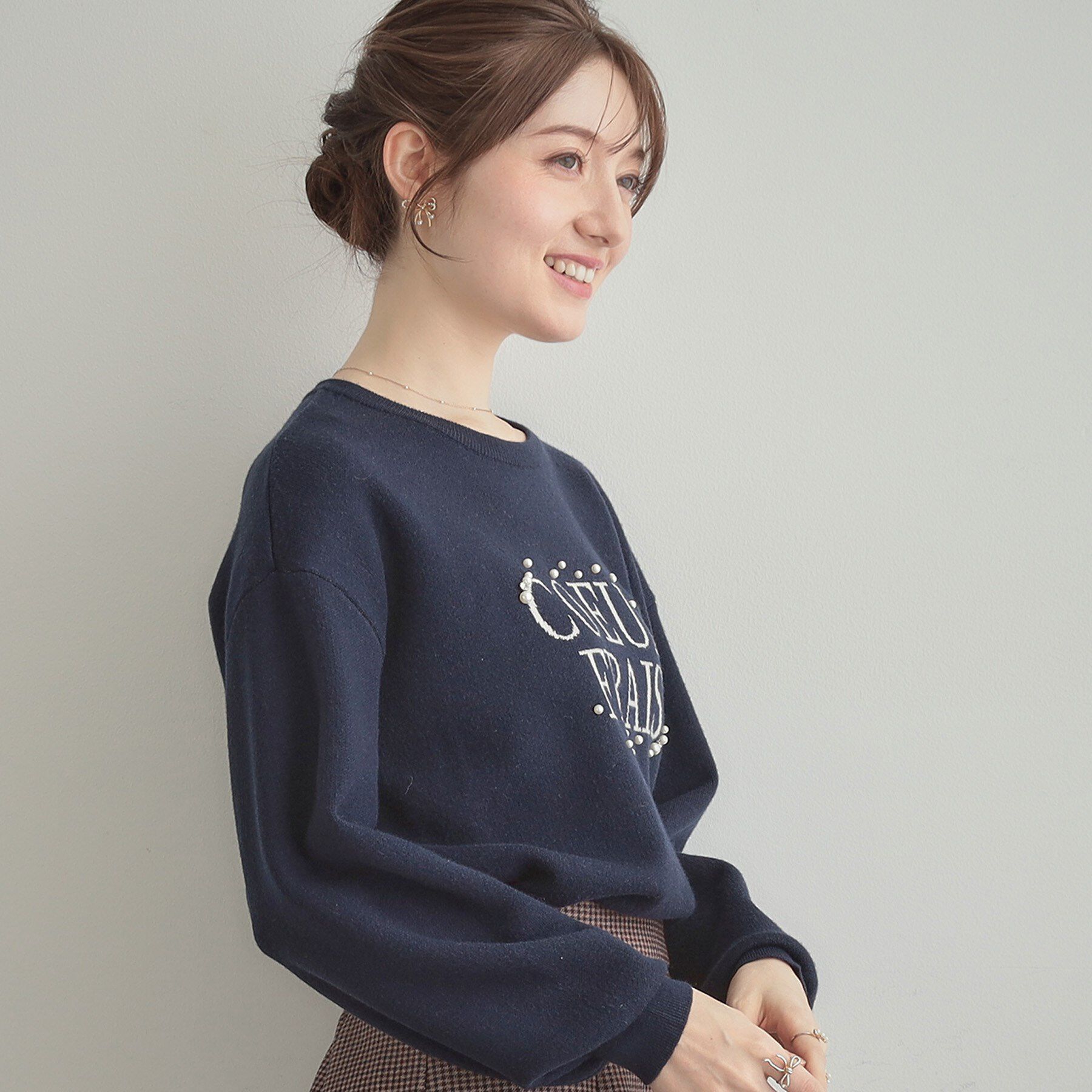 Couture broach「【パール調・ビジューデザイン】華やかロゴニット」|ニット・セーター|