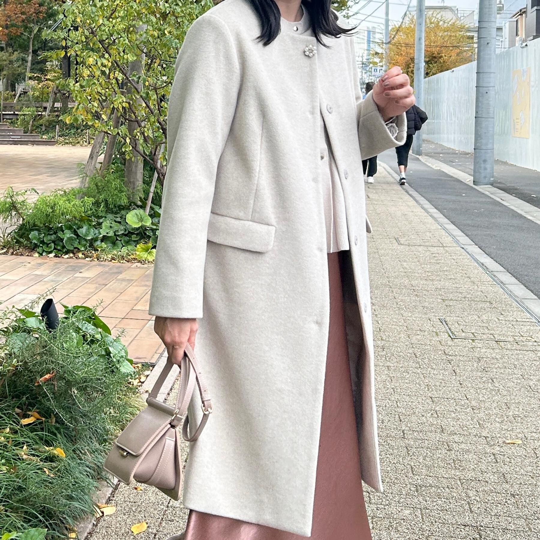 Couture broach「【通勤/ビジューブローチ付き】ノーカラー ロングコート」|ノーカラーコート|