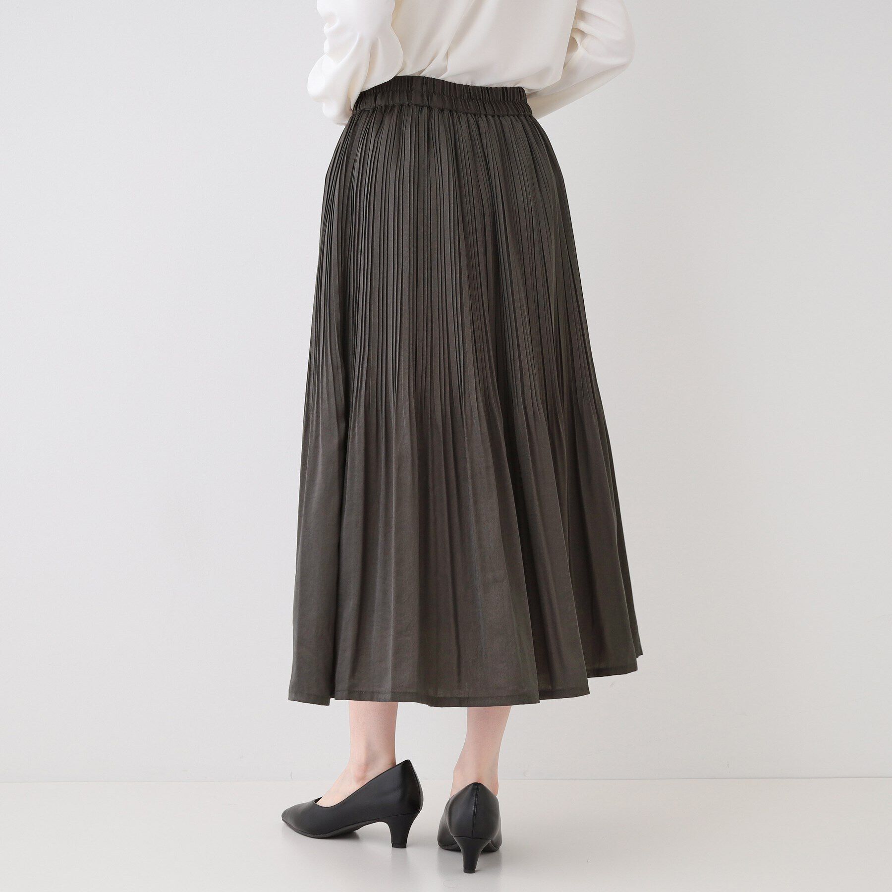 SHOO･LA･RUE「【セレモニーにも】ひらりと揺れる上品シルエット サテンプリーツスカート」|スカート|