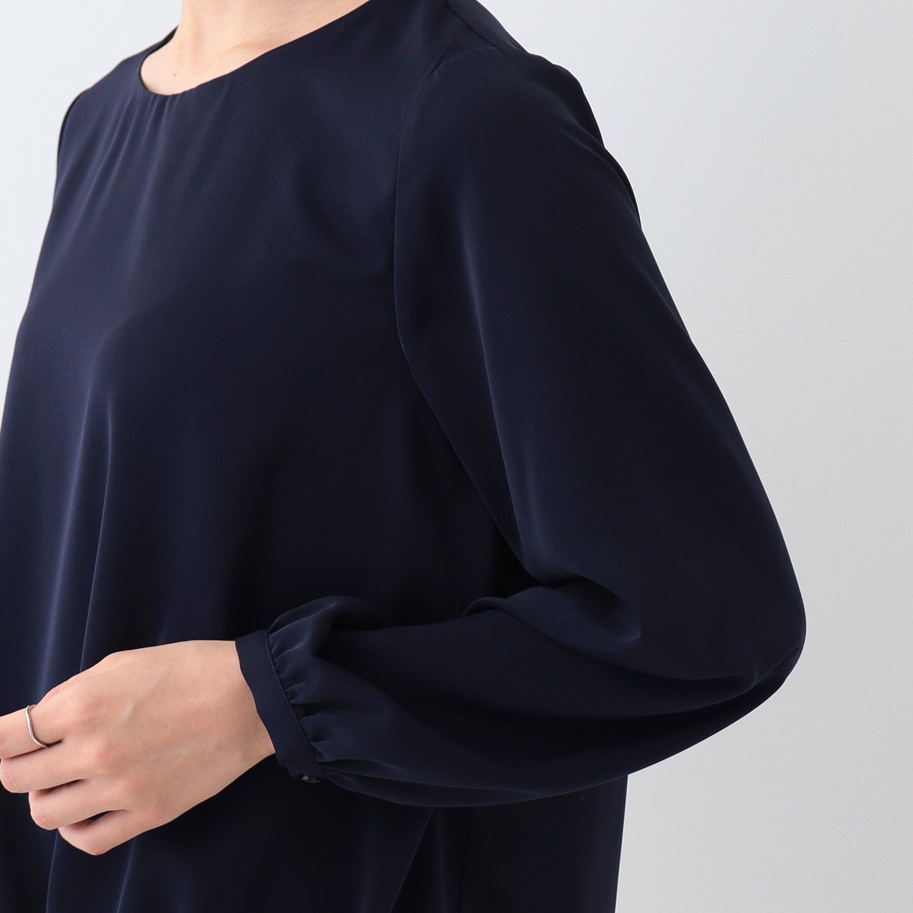 SHOO･LA･RUE「【通勤/セレモニー】さらり軽やか インせず決まる 裾タックブラウス」|シャツ・ブラウス|