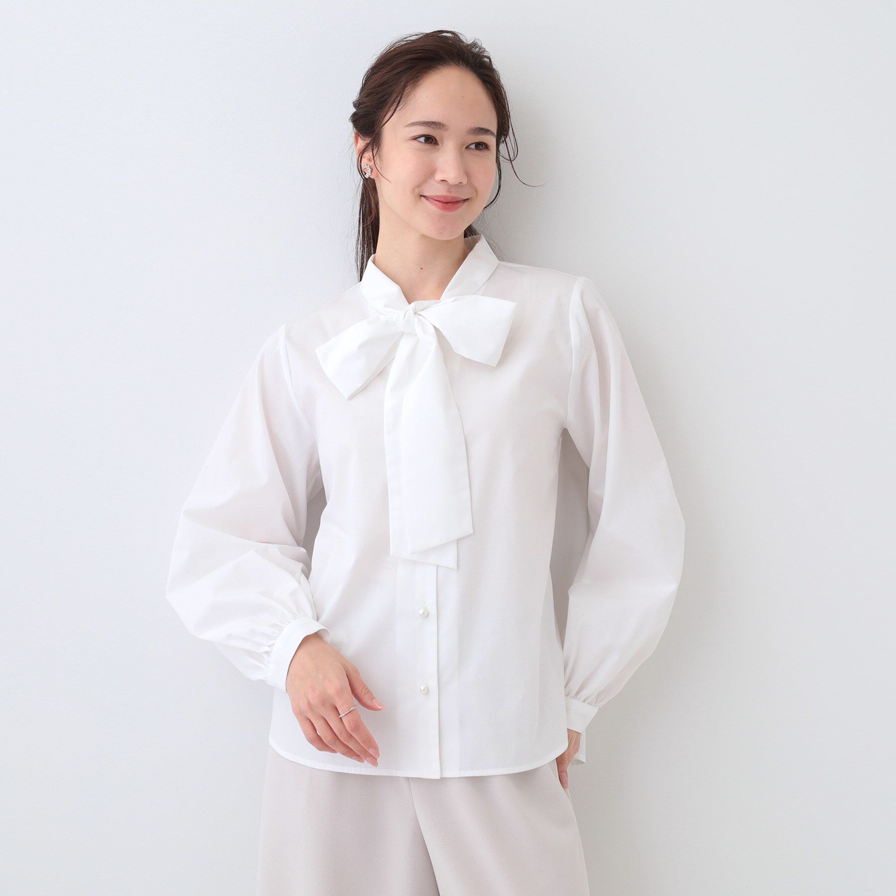 SHOO･LA･RUE「【S-LL】お顔回りを華やかに リボンタイブラウス」|シャツ・ブラウス|