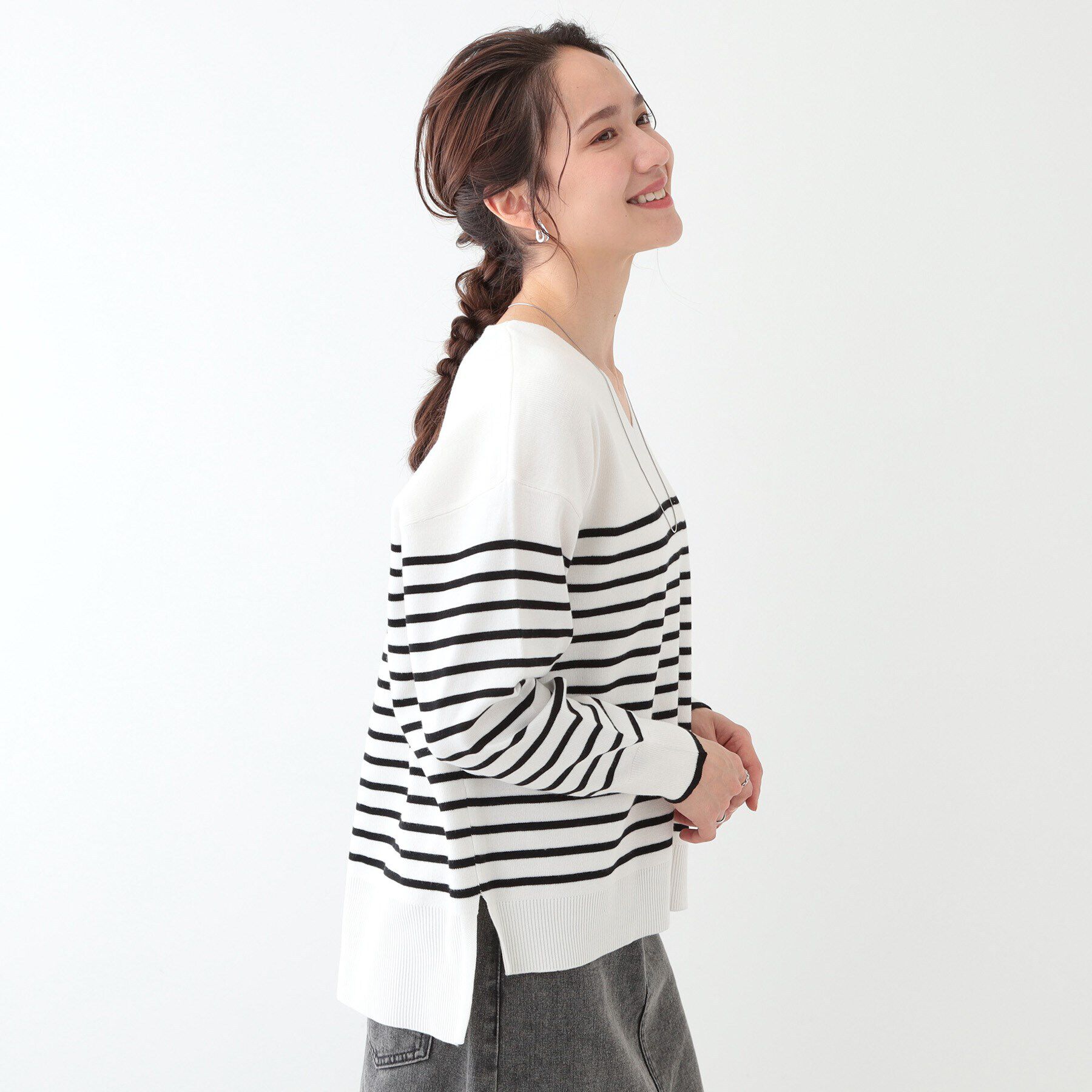 SHOO･LA･RUE「【洗える/S-LL】お顔周りすっきり 優しい肌触りのVネックニット」|ニット・セーター|