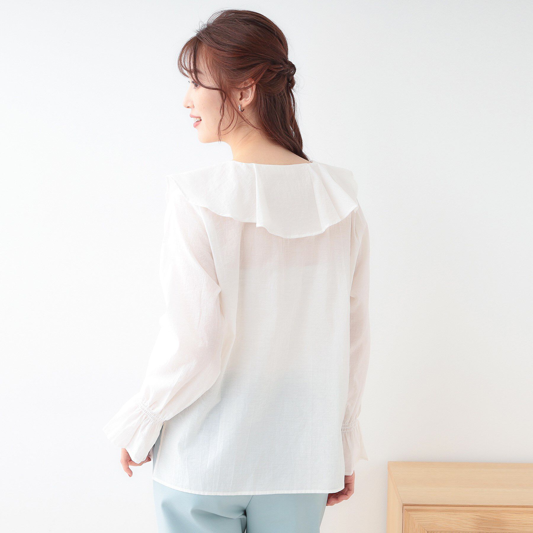 SHOO･LA･RUE「【洗える/S-LL】甘すぎない大人のフリルブラウス」|シャツ・ブラウス|