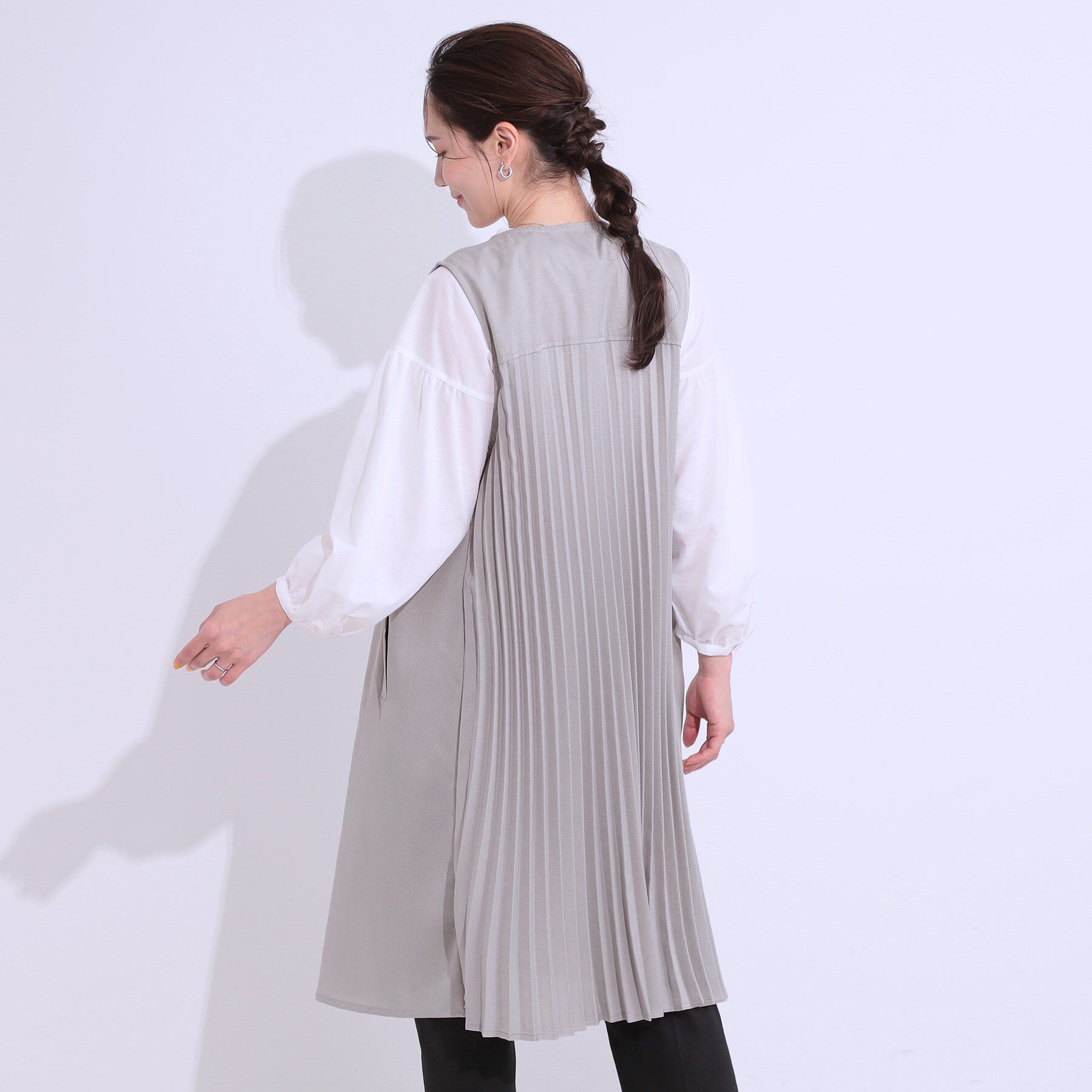 SHOO･LA･RUE「【S-LL/体型カバー】後ろ姿もきれい見え バックプリーツジレ」|ベスト・ジレ|