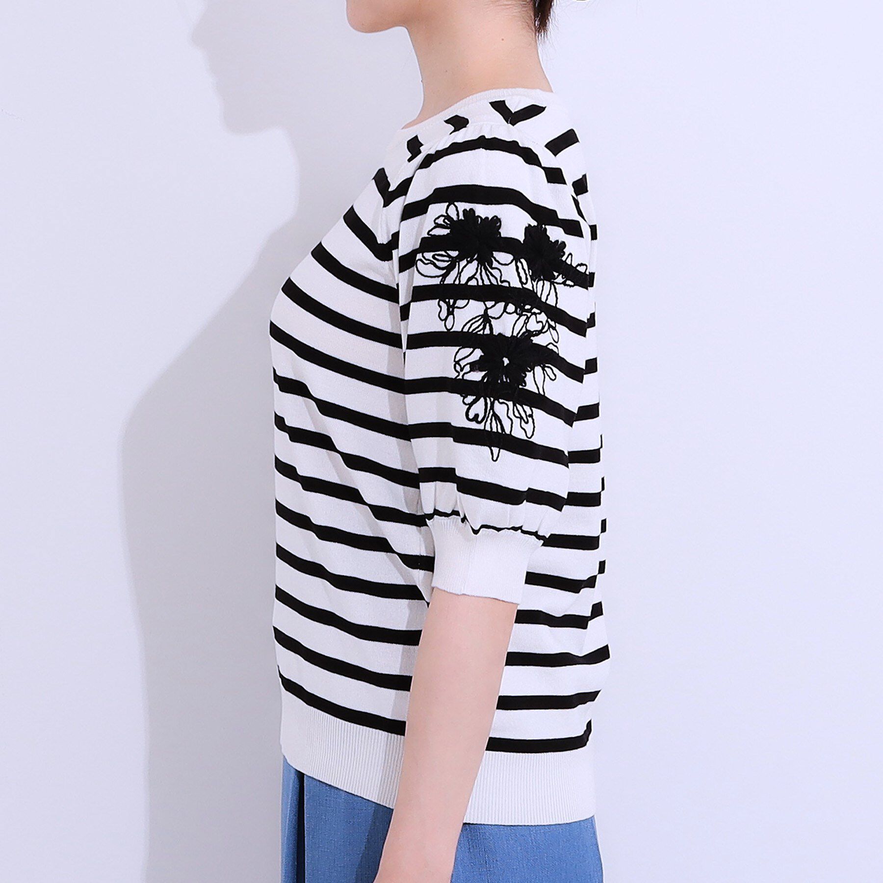 SHOO･LA･RUE「【S-LL】お袖刺繍がアクセント ラウンドネックニット」|ニット・セーター|