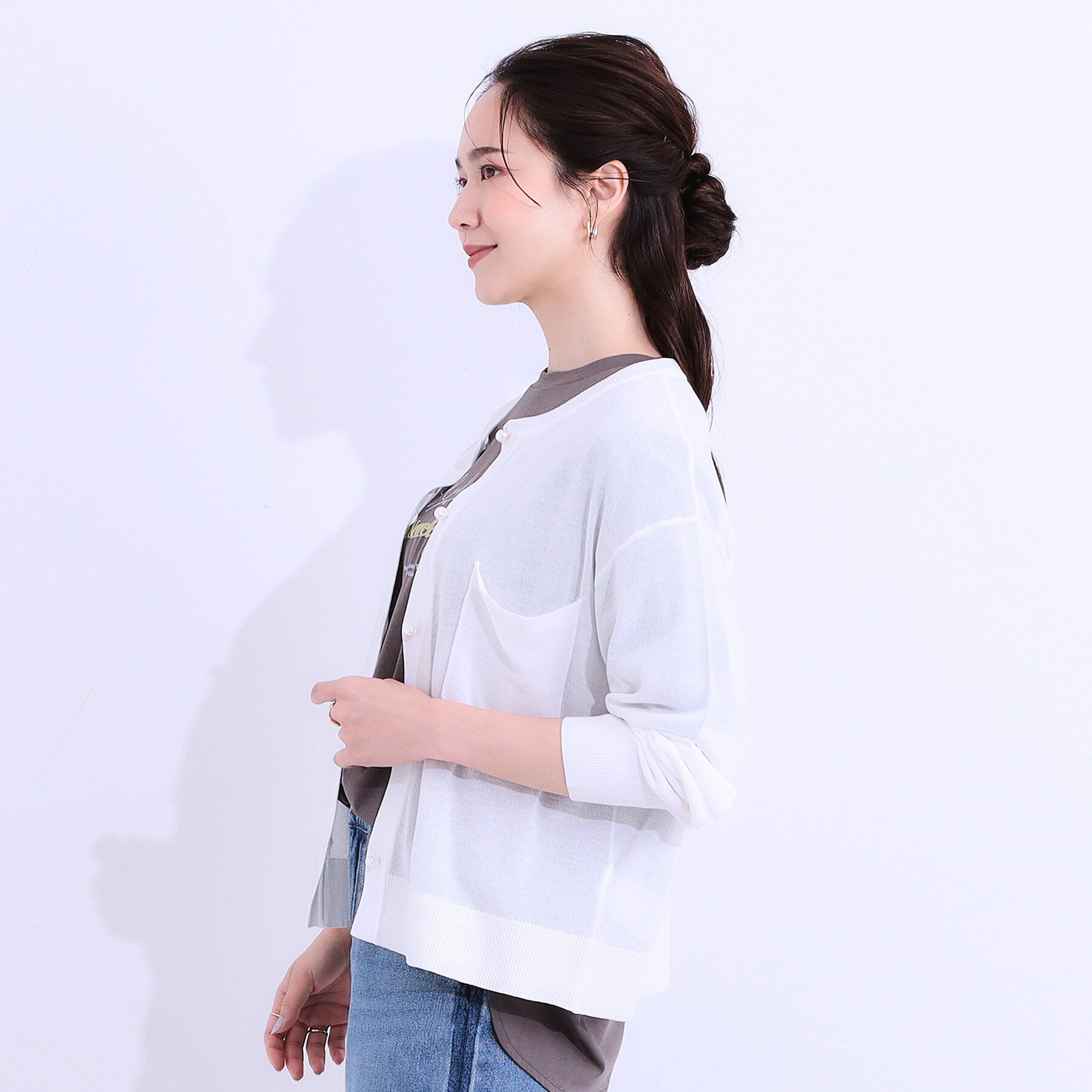 SHOO･LA･RUE「【洗える/ひんやり】パール調ボタンが目を惹く シアーニットカーディガン」|カーディガン|