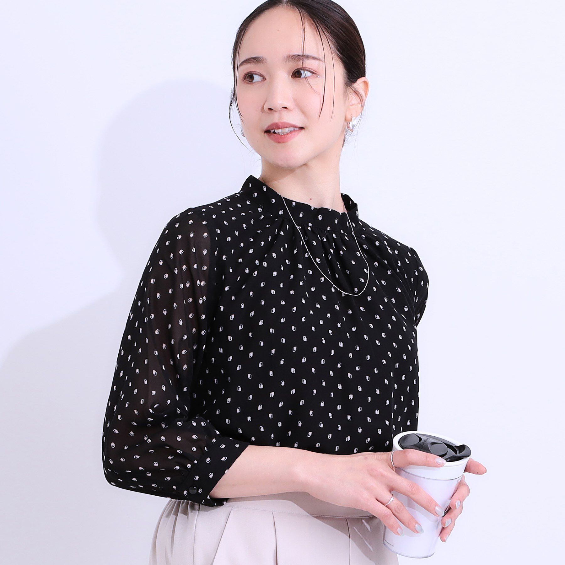 SHOO･LA･RUE「【S-LL】首元ギャザーが大人上品な シフォンブラウス」|シャツ・ブラウス|ブラック(119)