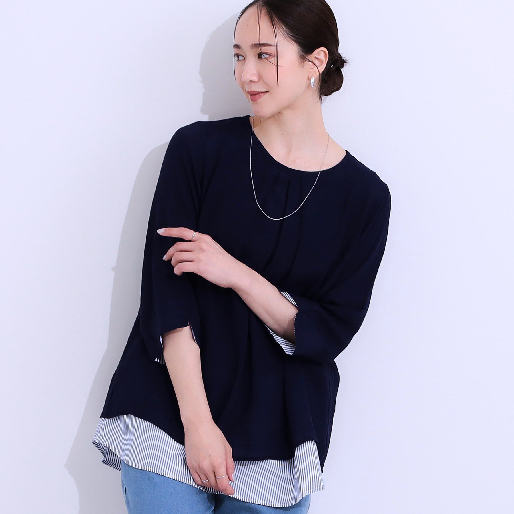 SHOO･LA･RUE「【洗える/S-LL】一枚でサマ見え お袖折り返し 裾レイヤードトップス」|Tシャツ・カットソー|ネイビー(094)
