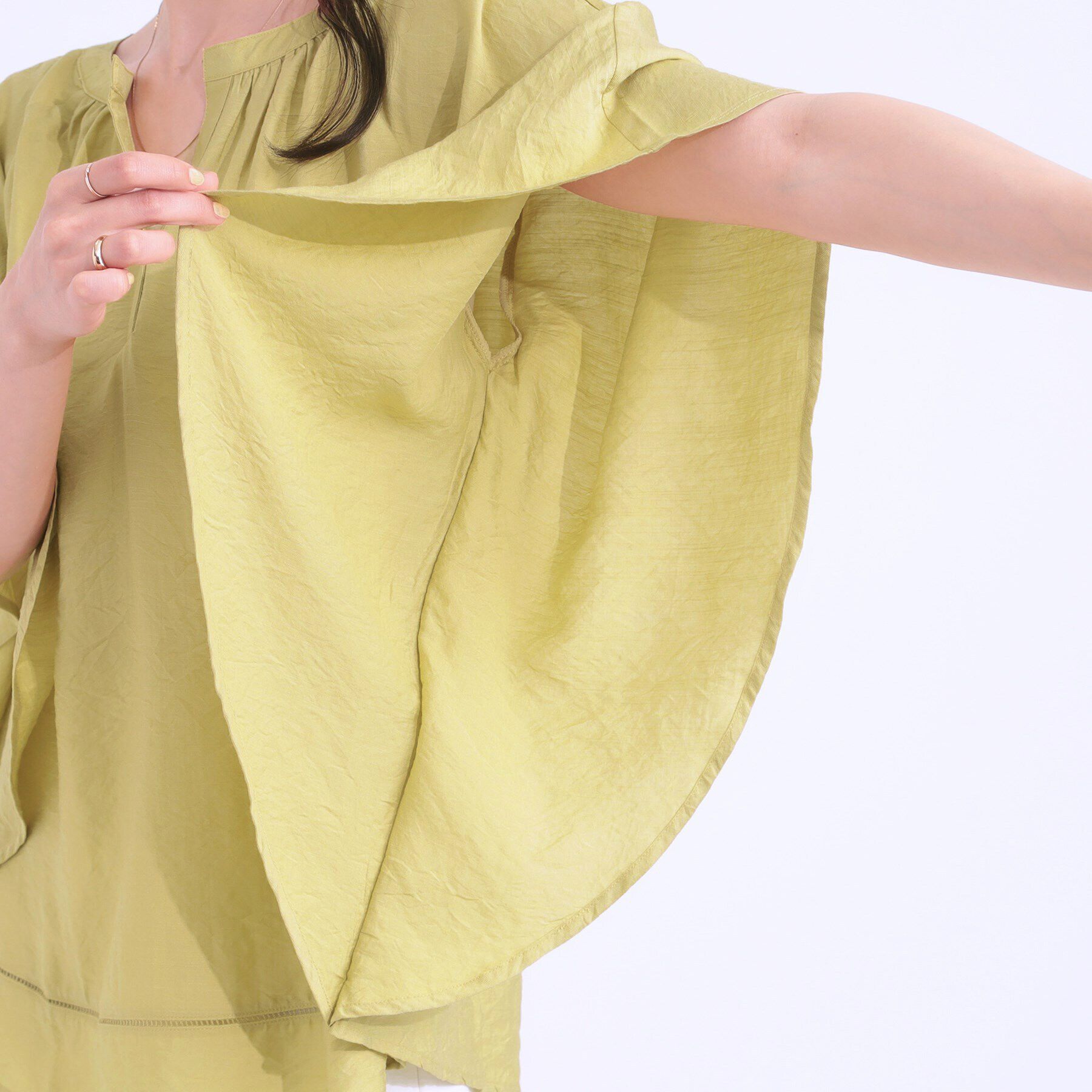 SHOO･LA･RUE「【洗える/ひんやり】涼しく体型カバー お袖フレア ドレープブラウス」|シャツ・ブラウス|