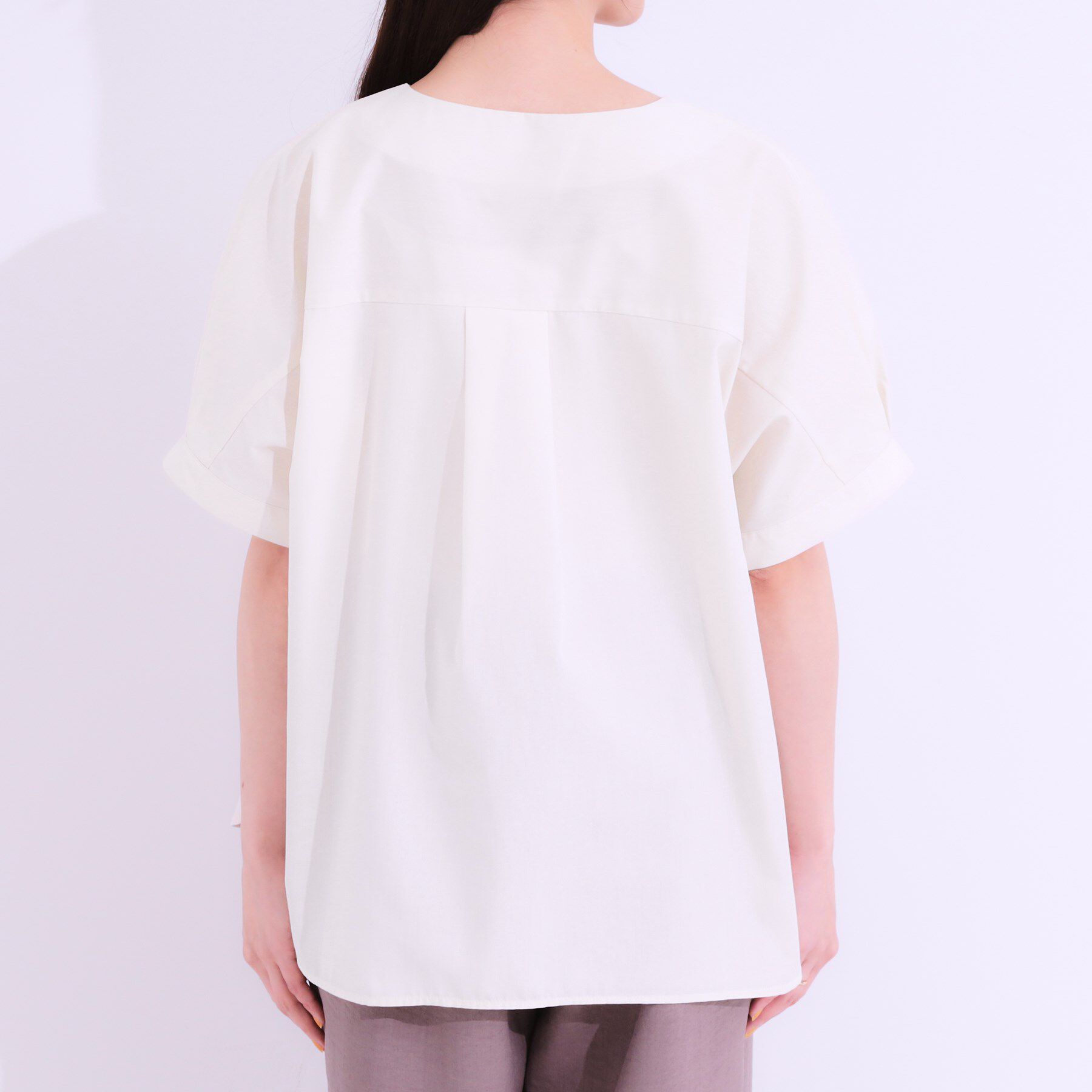 SHOO･LA･RUE「【洗える/S-LL】大人の上品シルエット タックデザイン 5分袖ブラウス」|シャツ・ブラウス|