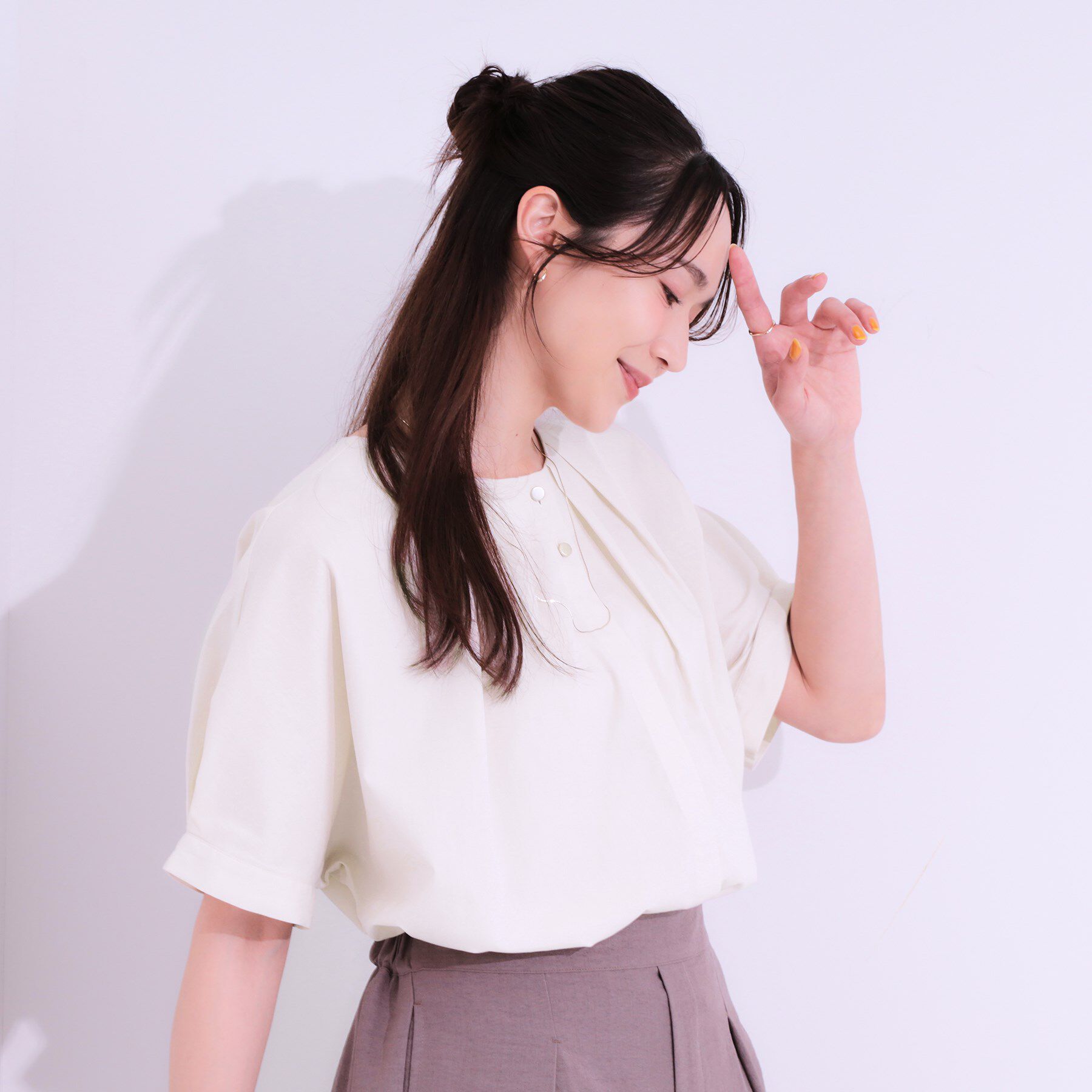 SHOO･LA･RUE「【洗える/S-LL】大人の上品シルエット タックデザイン 5分袖ブラウス」|シャツ・ブラウス|