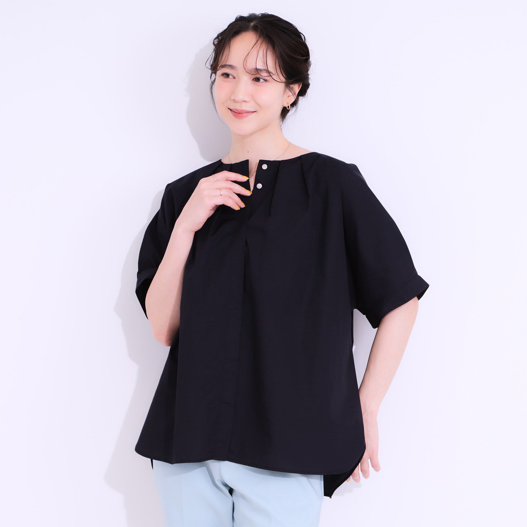 SHOO･LA･RUE「【洗える/S-LL】大人の上品シルエット タックデザイン 5分袖ブラウス」|シャツ・ブラウス|