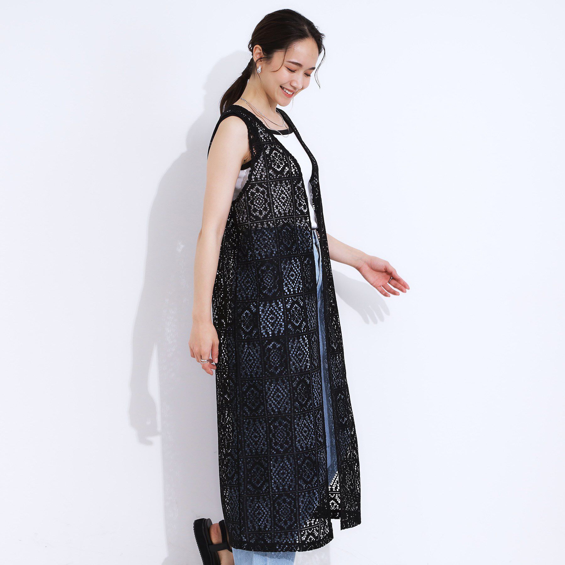 SHOO･LA･RUE「【S-LL】羽織るだけでサマ見え レース風の柄が華やかなロングジレ」|ベスト・ジレ|