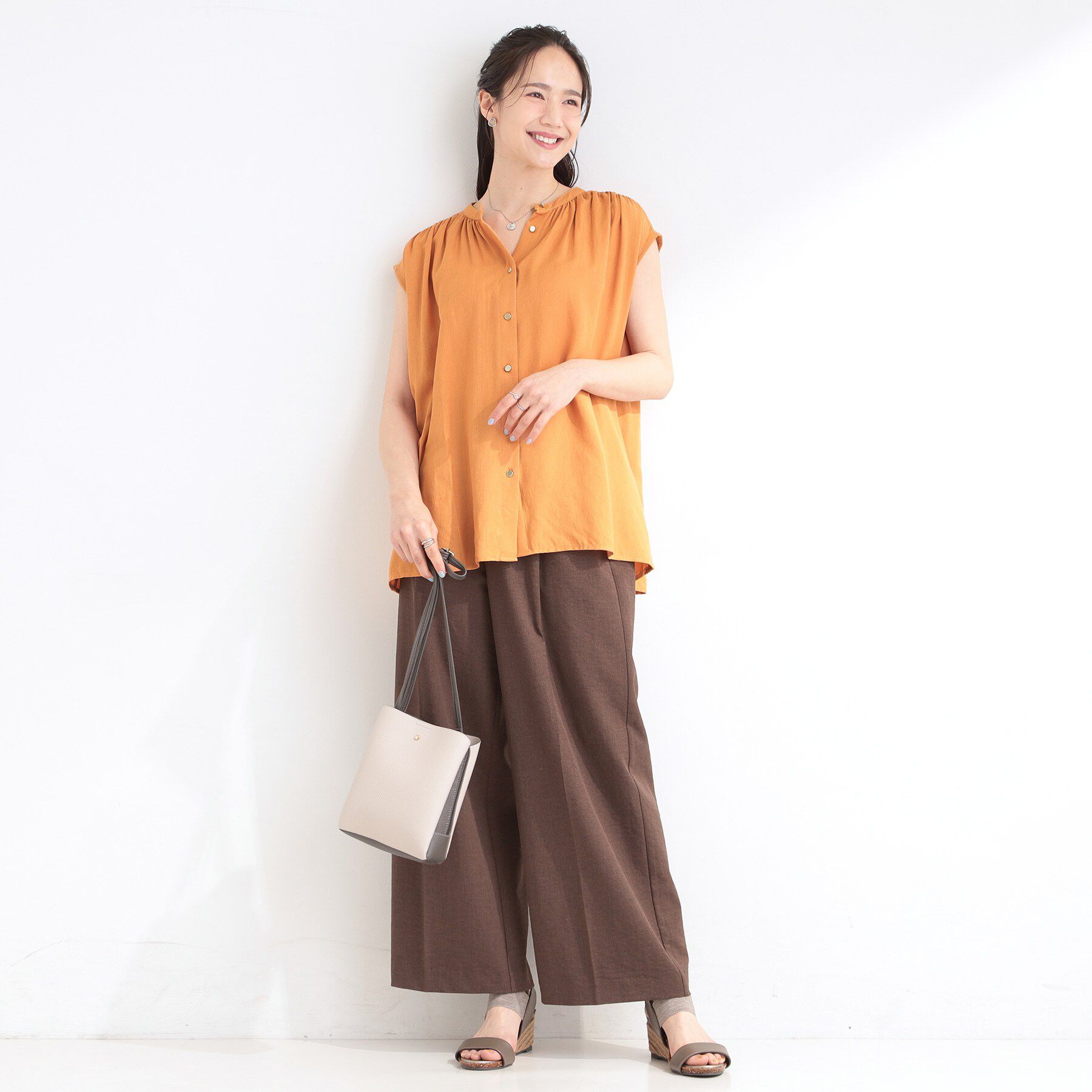 SHOO･LA･RUE「【S-LL/洗濯後しわになりにくい】上品にきれい見え スラブギャザーブラウス」|シャツ・ブラウス|