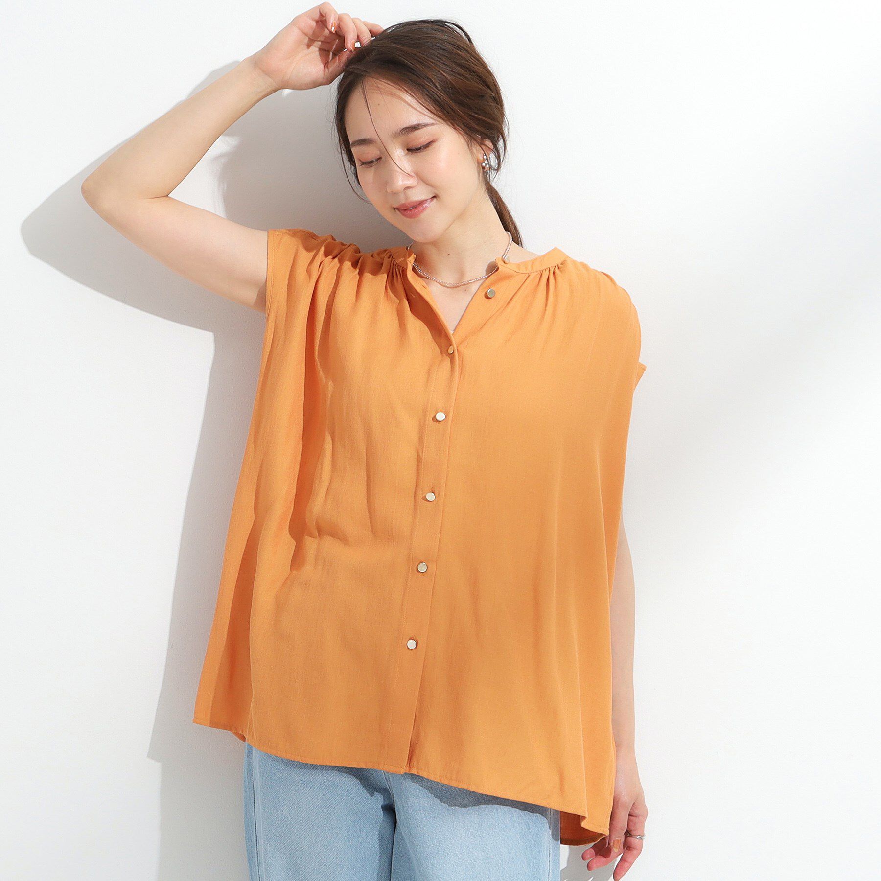 SHOO･LA･RUE「【S-LL/洗濯後しわになりにくい】上品にきれい見え スラブギャザーブラウス」|シャツ・ブラウス|